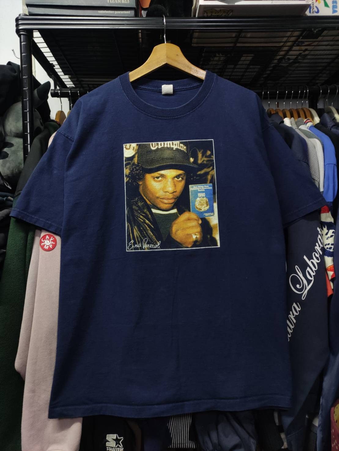 Rap Tees Vtg 90's Eazy E (NWA) " Passport " Photo By Ernie Paniccioli Size US XL / EU 56 / 4 - 2 Thumbnail