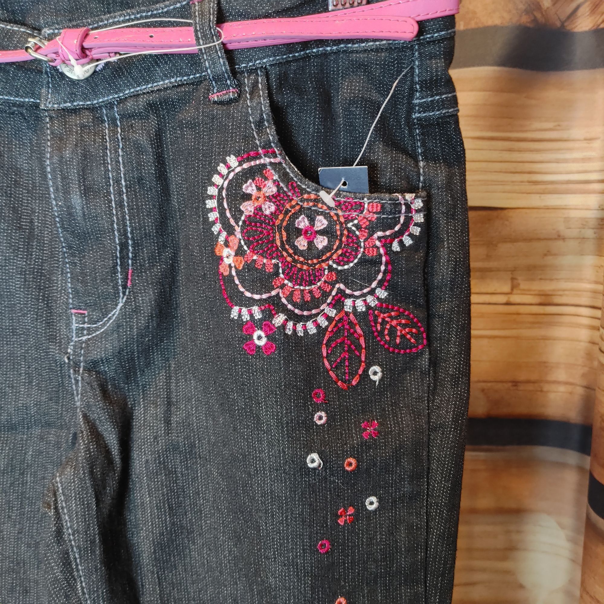 Faded Glory Faded Glory Women's Dark Washed Straight Leg Floral Embroide Size 36" / US 14 / IT 50 - 2 Thumbnail