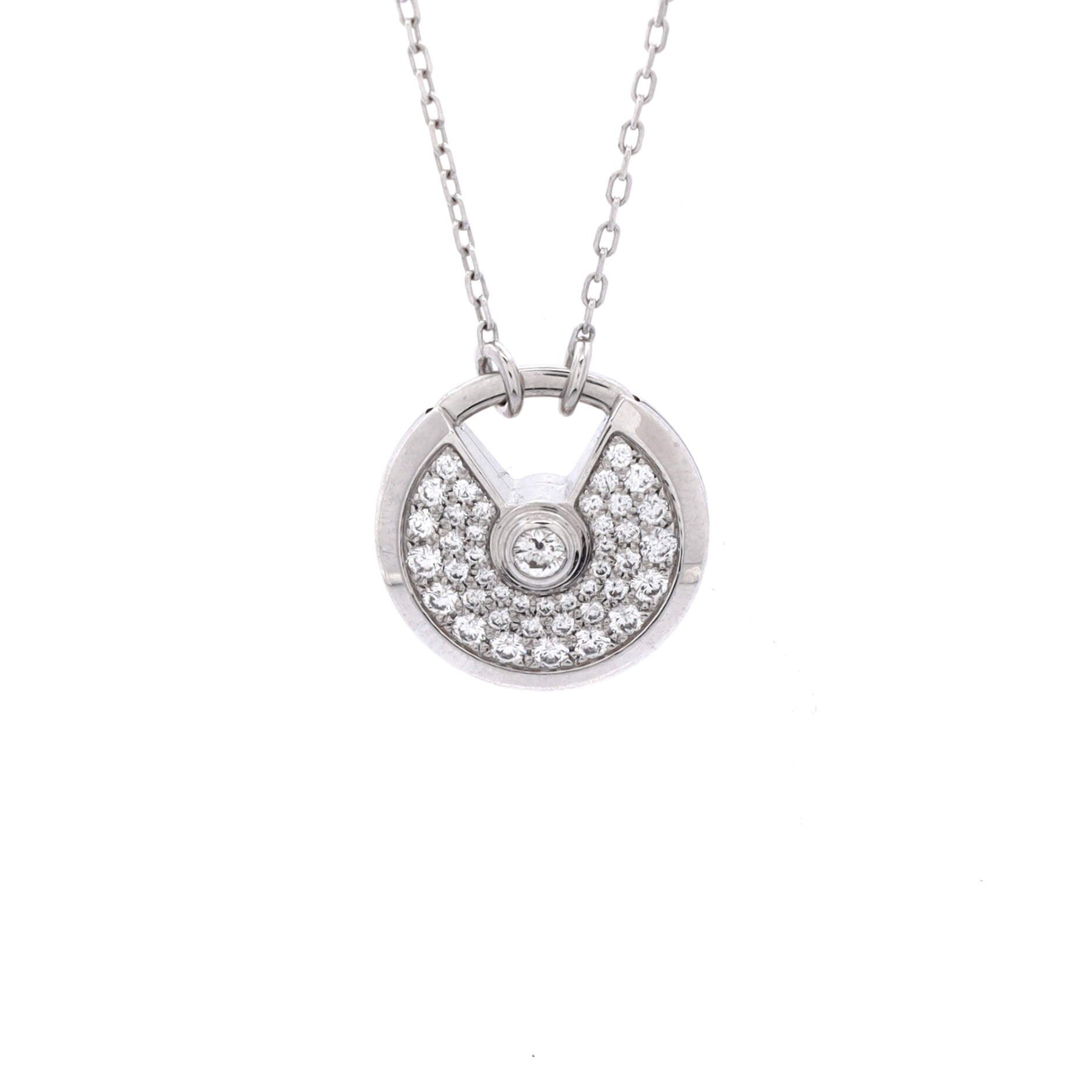 Amulette de Pendant Necklace