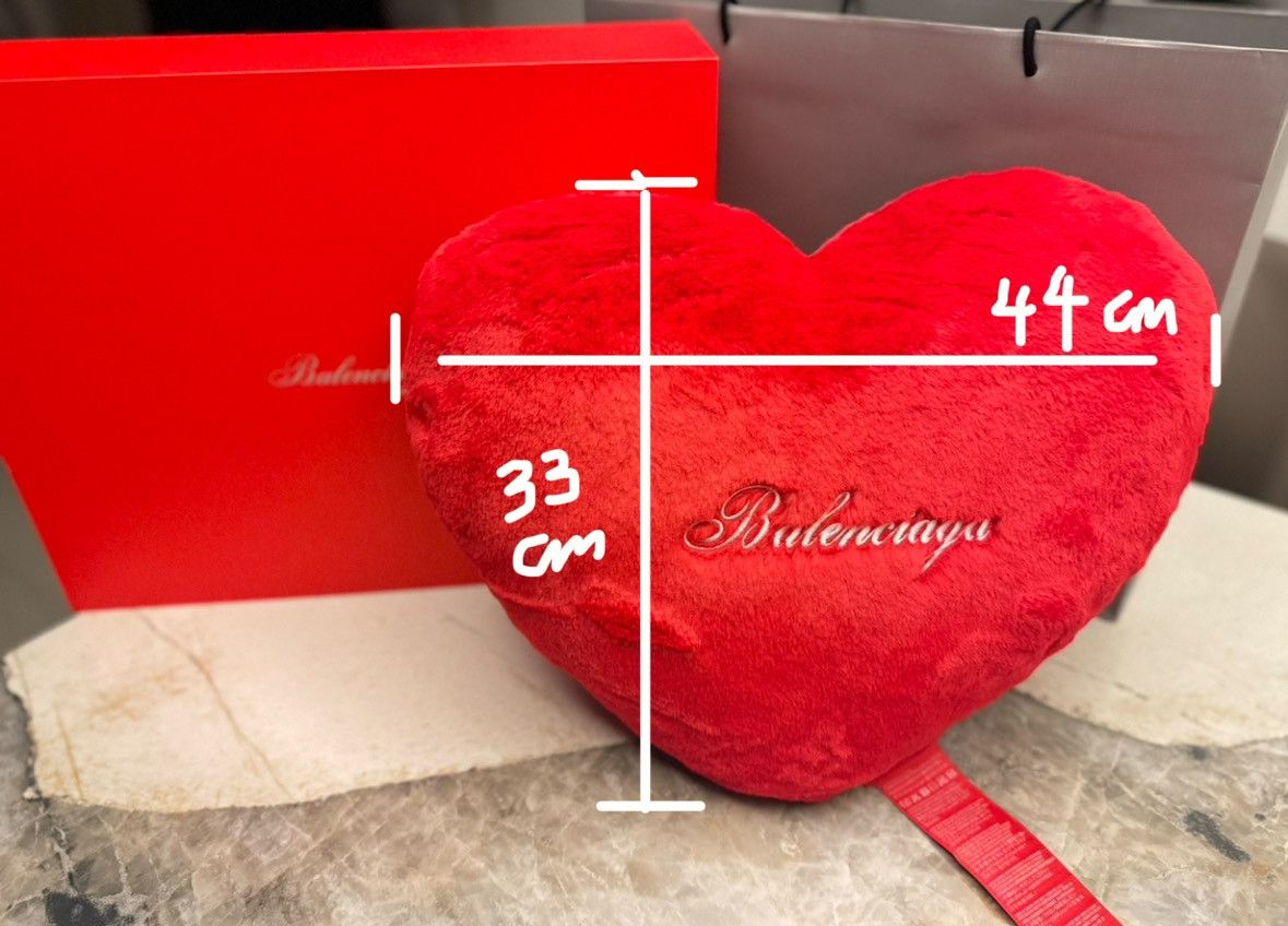 20-60代 人気ファッションブランド Valentines Chinese Balenciaga Balenciaga Day pillow edition クッション・座布団