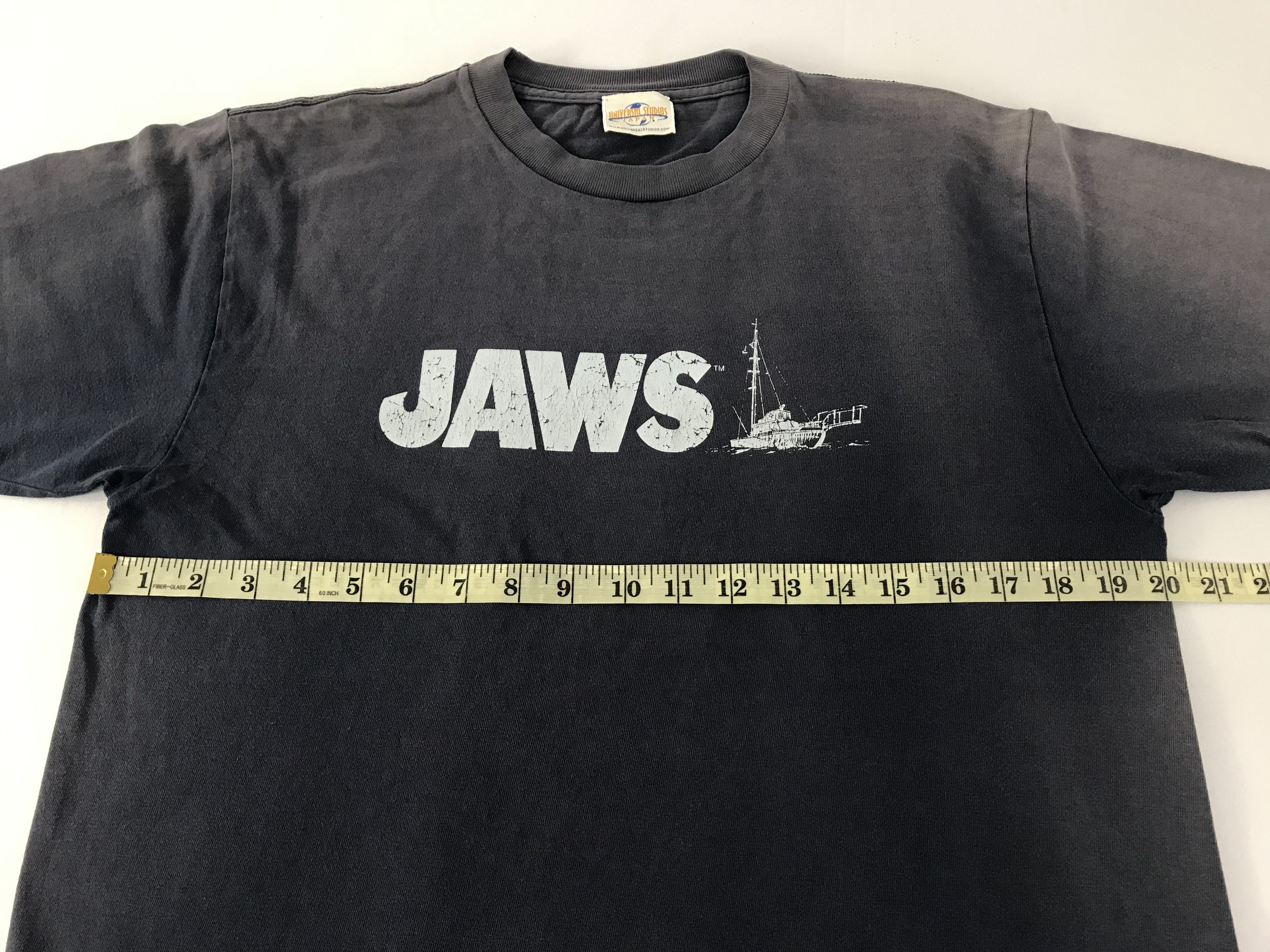 Universal Studios 90s Universal Studios Jaws Thriller Film Movie Printed Tee Size US M / EU 48-50 / 2 - 10 Thumbnail