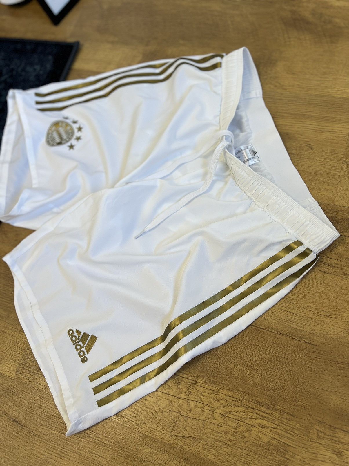 Adidas FC Bayern Munich 2022/23 White-Gold adidas Shorts Size US 33 - 2 Thumbnail