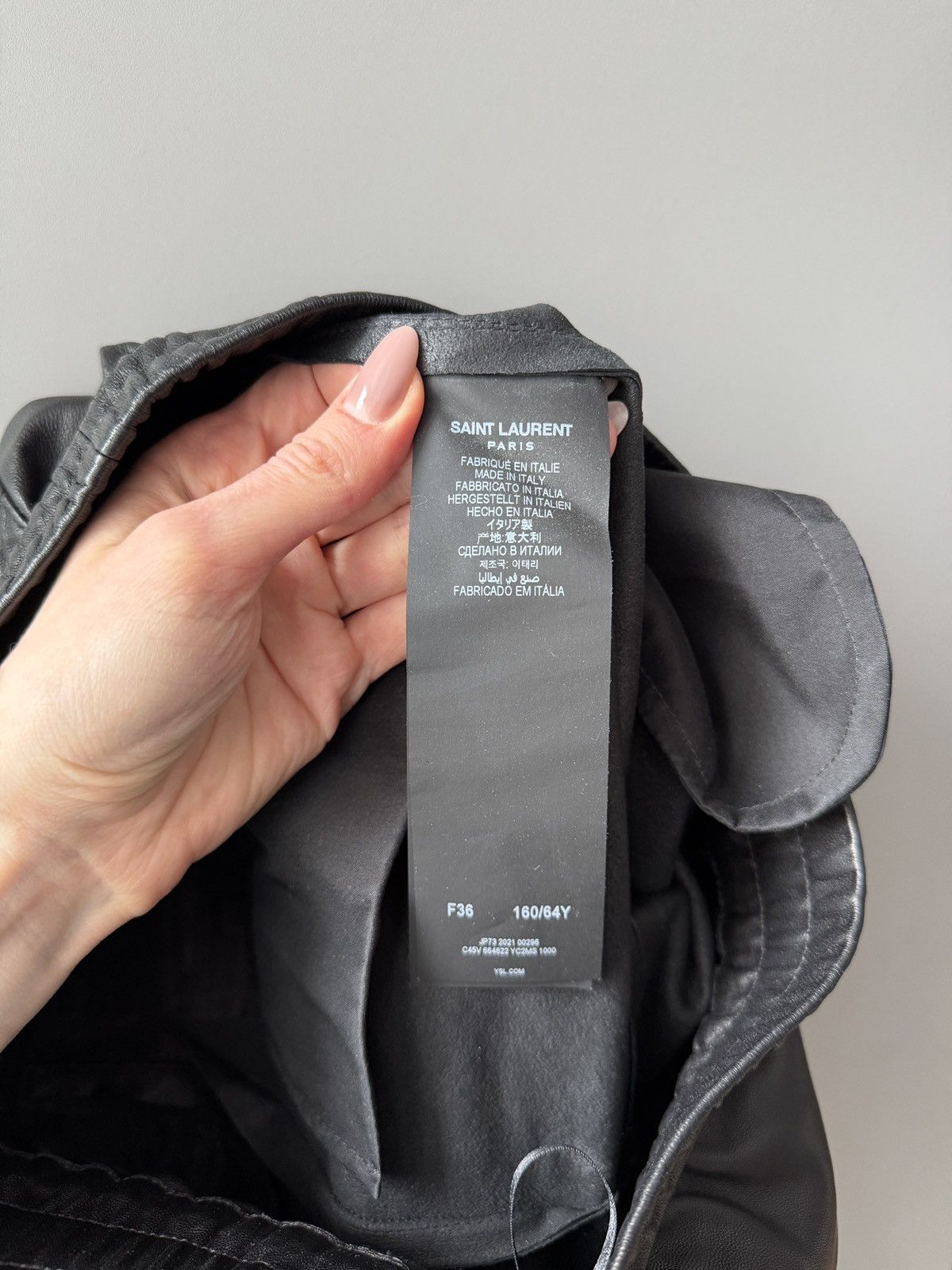 Saint Laurent Paris Saint Laurent Paris Black Leather Jogger Trousers Size 25" / US 0 / IT 36 - 9 Thumbnail