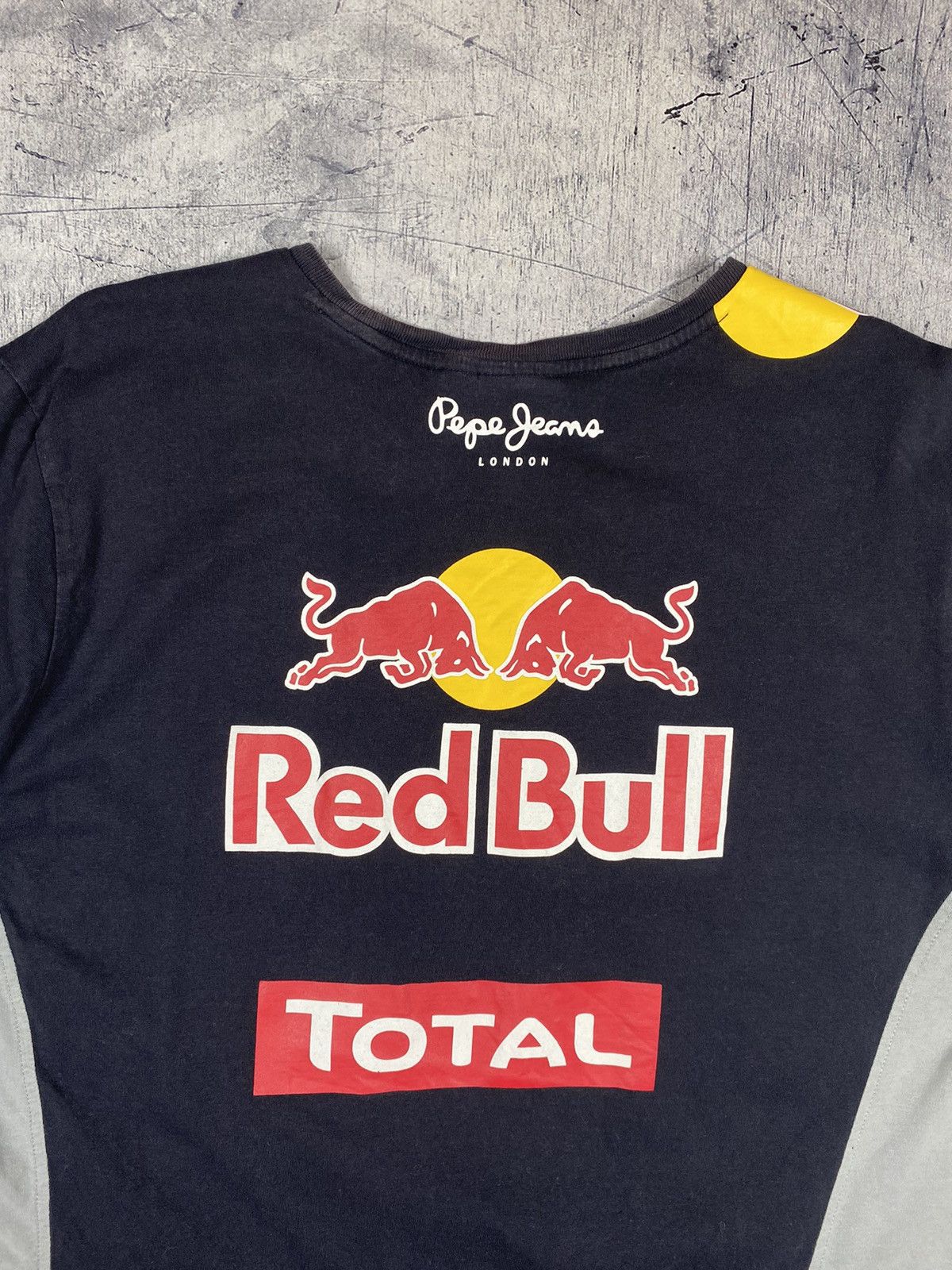 Pepe Jeans × Red Bull Pepe Jeans Red Bull Racing Infinity Pirelli Tee T Shirt Size US XL / EU 56 / 4 - 15 Thumbnail
