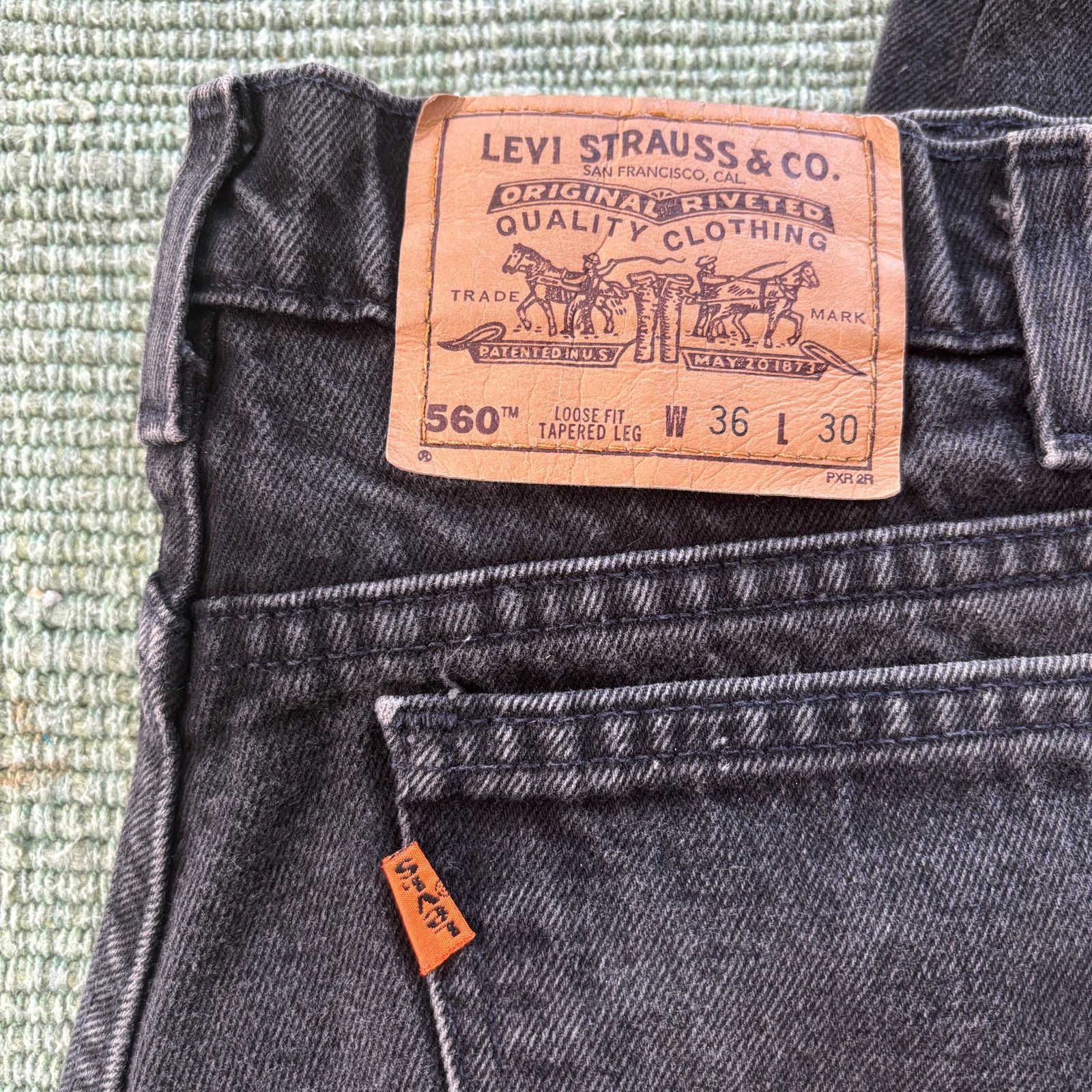 Levi's × Vintage Vintage 90s Black Levi's 560 Loose Fit Taper Jeans 36x30 Size 36" / US 14 / IT 50 - 2 Thumbnail