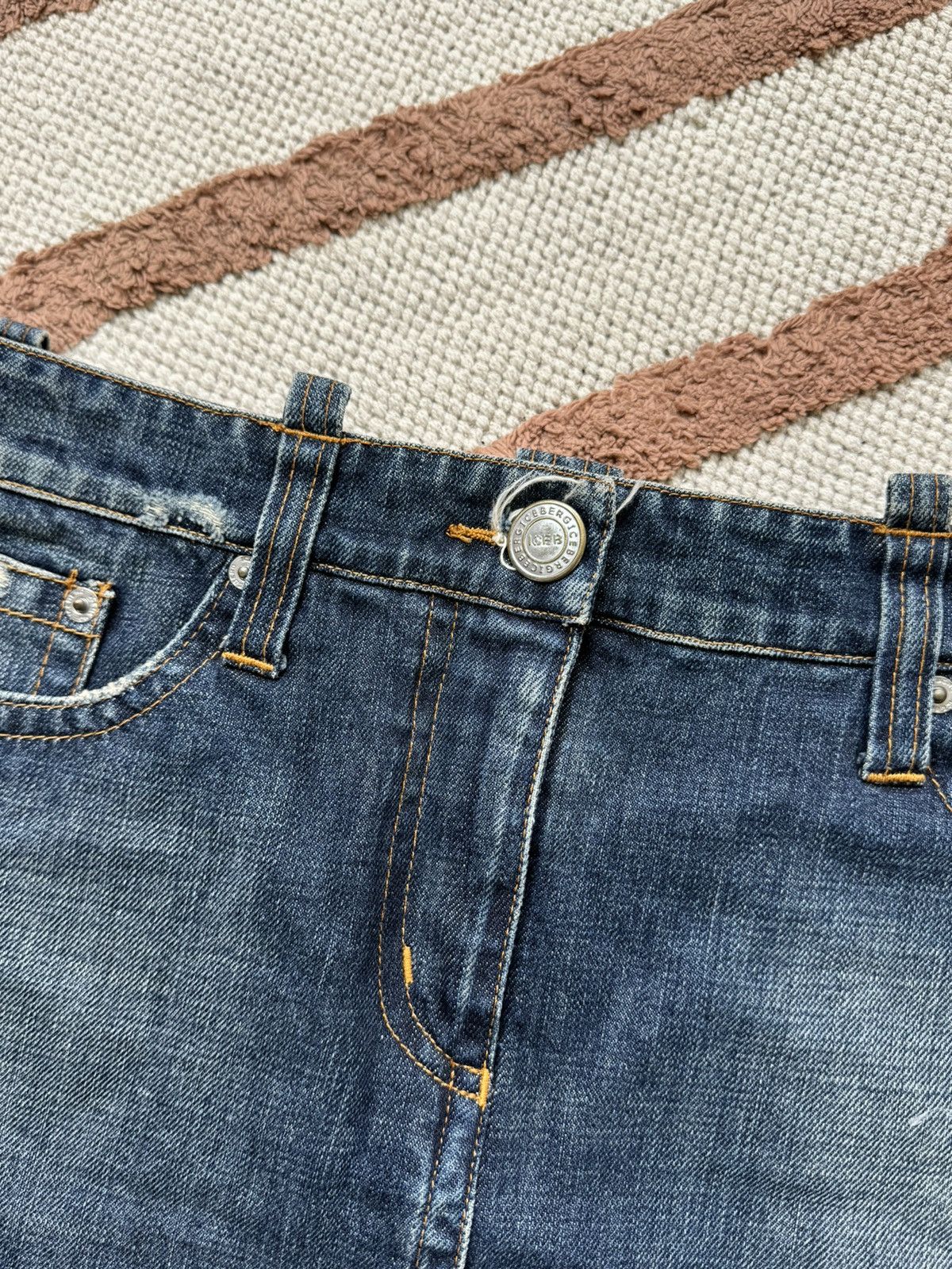Iceberg VINTAGE ICEBERG WASHED DEMIN MINI SKIRT Size 28" / US 6 / IT 42 - 5 Thumbnail