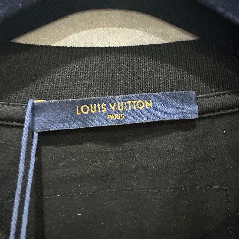 Louis Vuitton Louis Vuitton Black printed logo short sleeve Size US L / EU 52-54 / 3 - 4 Thumbnail