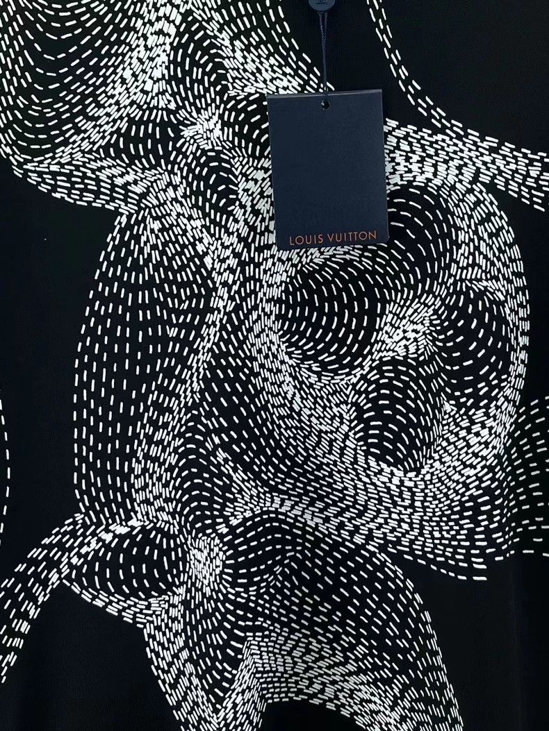 Louis Vuitton LOUIS VUITTON Three-flower Sketch long sleeves 2504-Nextarr Size US S / EU 44-46 / 1 - 3 Thumbnail
