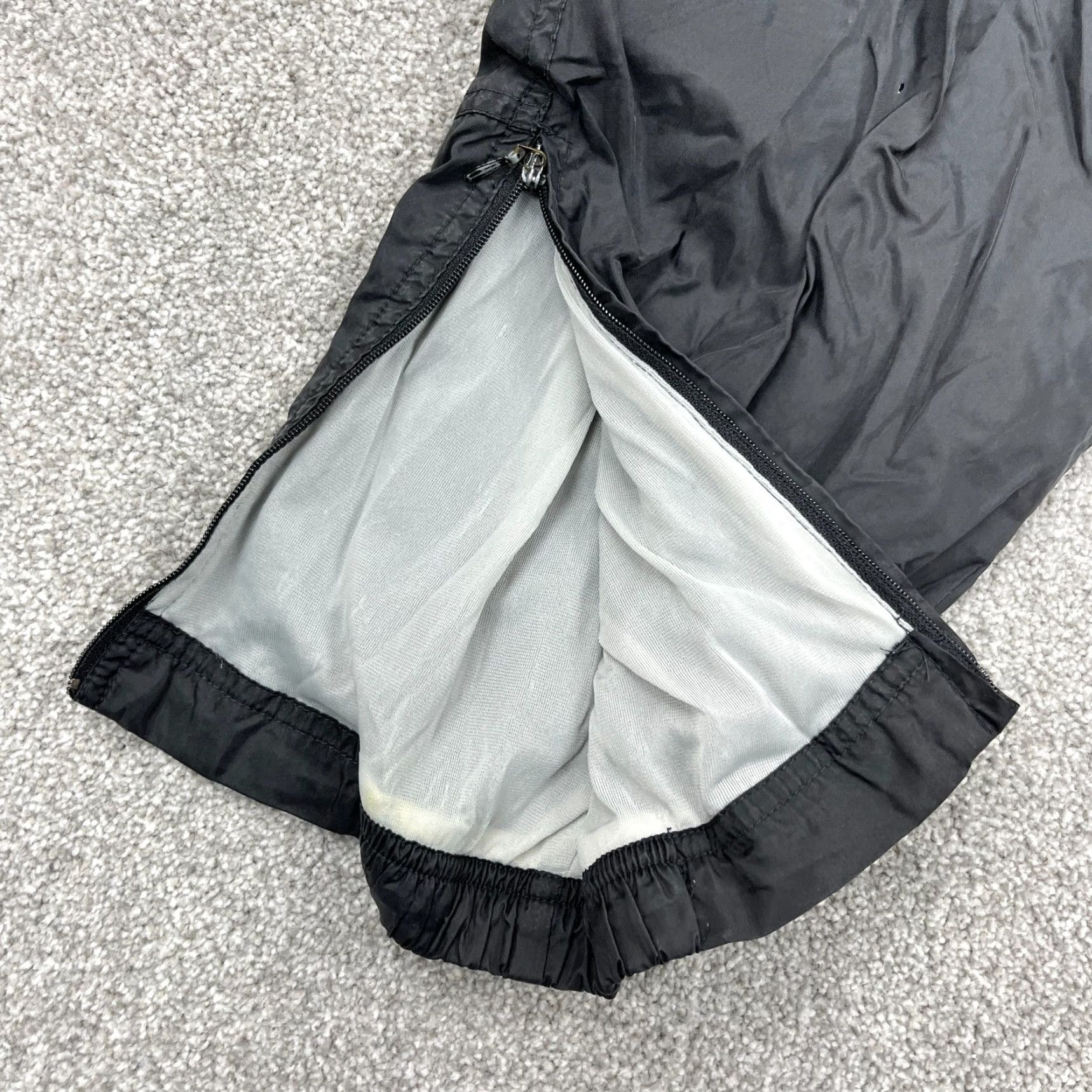 Nike VINTAGE Nike Tracksuit Pants Women XL Black Windbreaker Style Track Pants 90s Y2K Ladies Regular Fit Womens Size 40" / US 18 - 6 Thumbnail