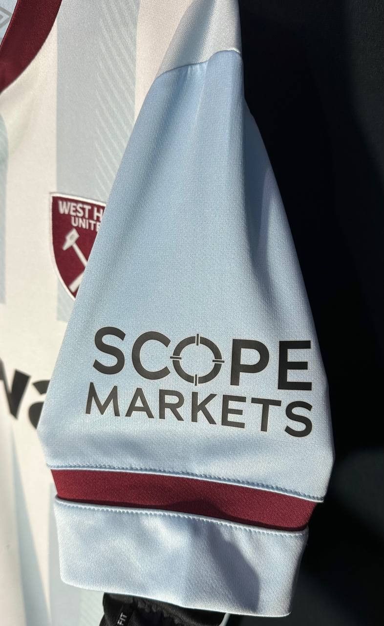 Umbro West Ham United Away 2021-2022 Umbro shirt football Jersey Size US M / EU 48-50 / 2 - 3 Thumbnail