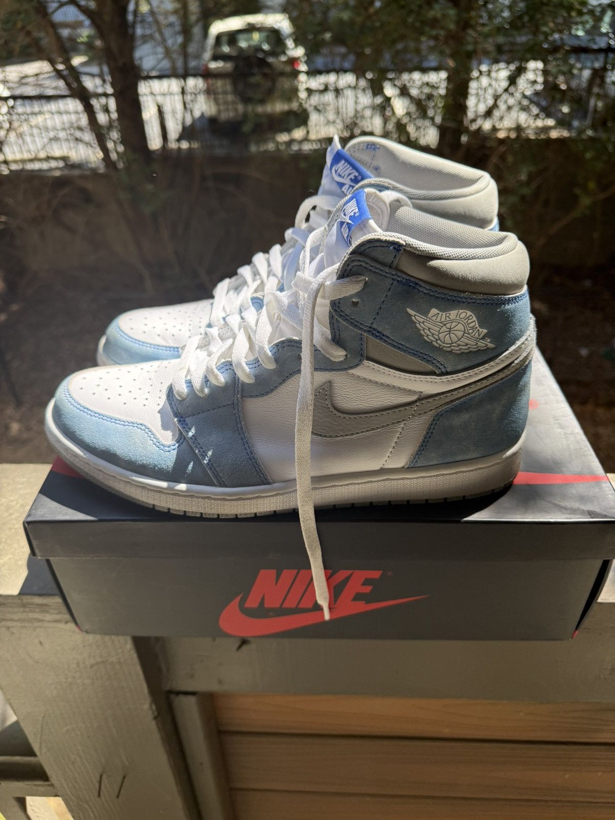 Nike JORDAN 1 HYPER ROYAL MEN SIZE 10.5 Size US 10.5 / EU 43-44 - 3 Thumbnail