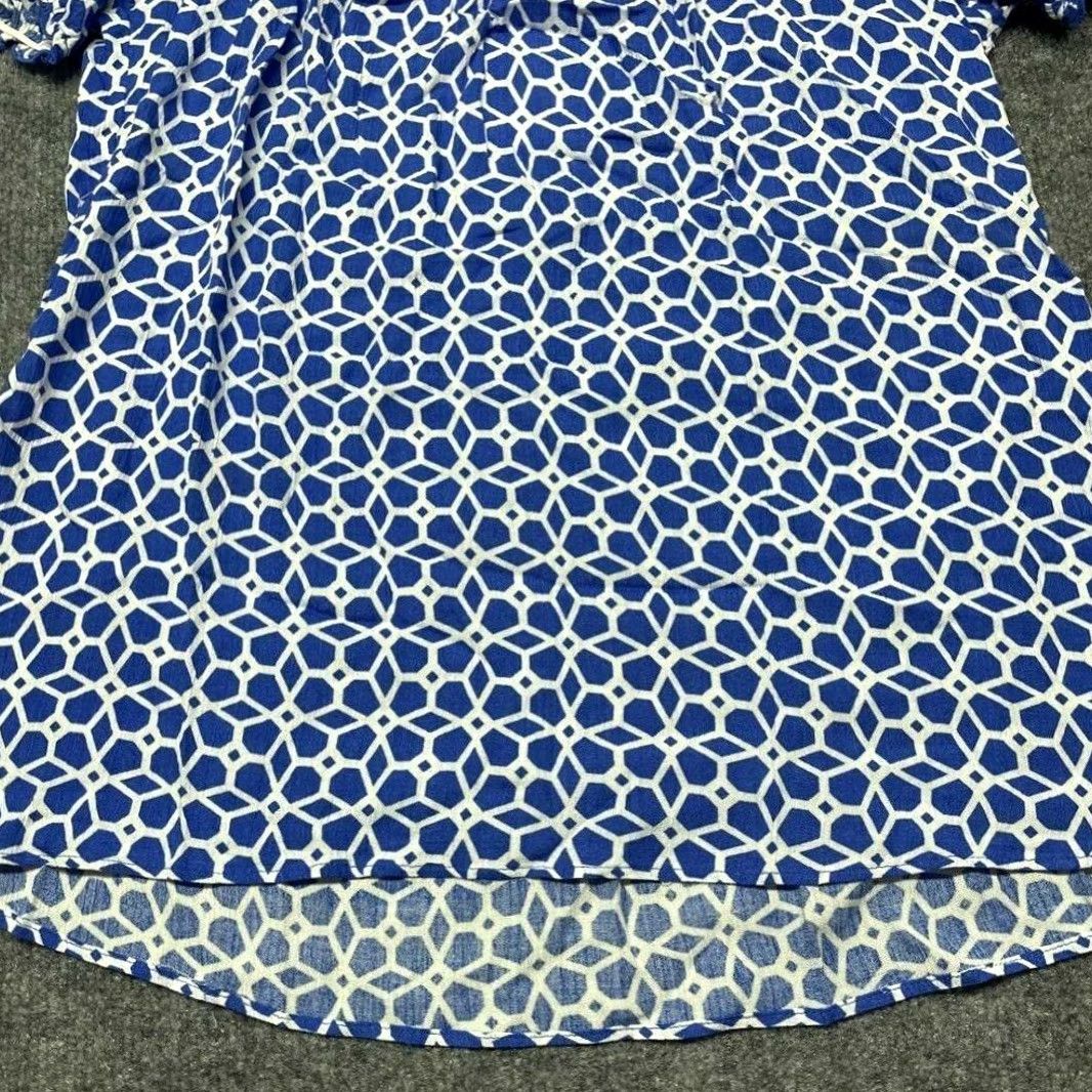 Vintage VINTAGE Jaclyn Smith Blouse Blouse S Womens Blue White Geometric Short Sleeve Scoop Neck New Size S / US 4 / IT 40 - 2 Thumbnail