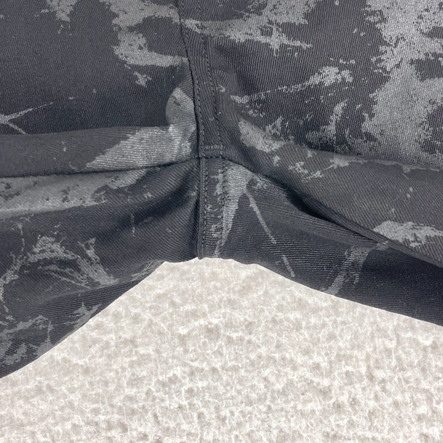Helmut Lang VINTAGE Helmut Lang Black Splatter Pull On Pants Womens Low-Rise Skinny Leg Size 28 Threading: 28" waist, 24" inseam, 10" leg opening Size 28" / US 6 / IT 42 - 4 Thumbnail