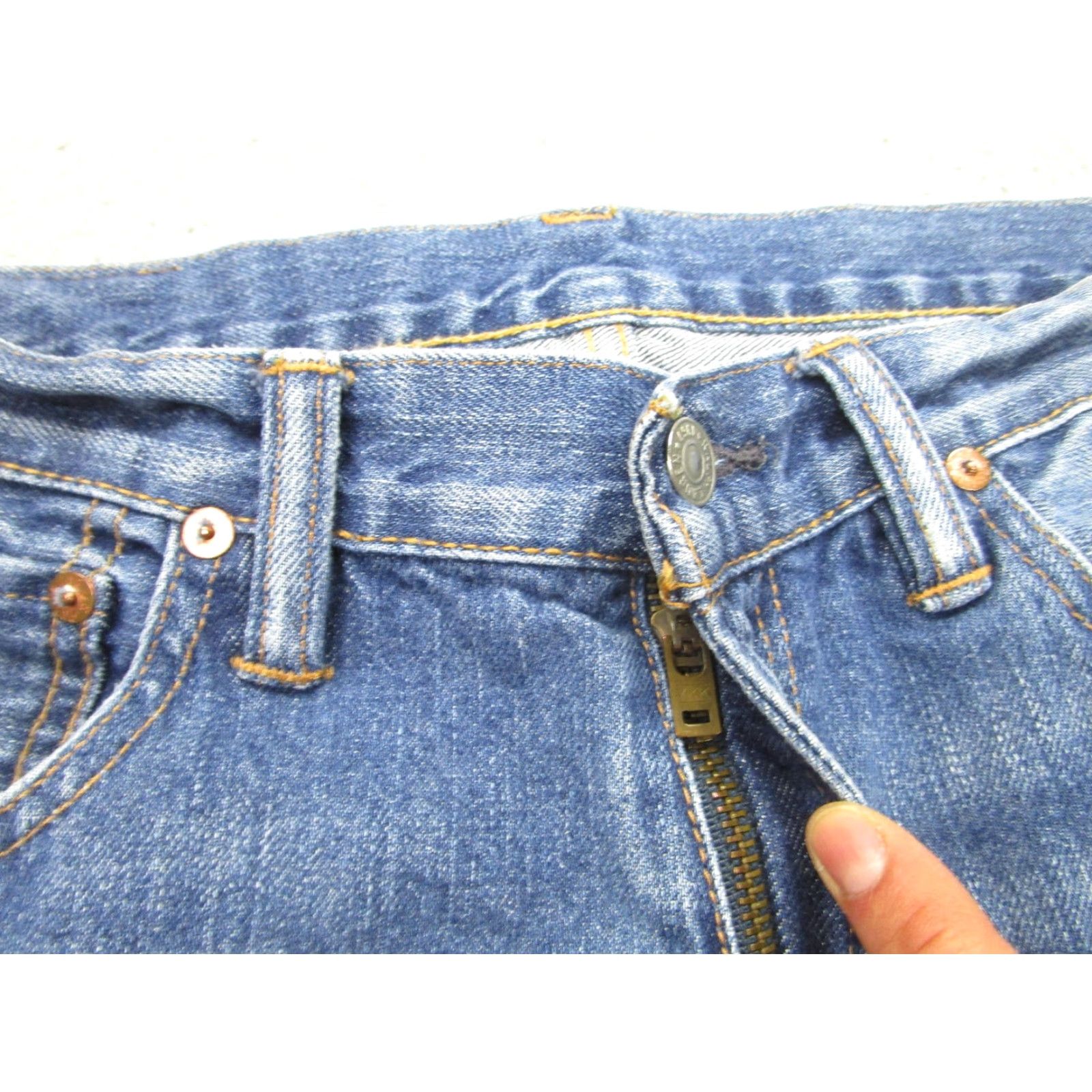 Polo Ralph Lauren VINTAGE Polo Ralph Lauren Jeans Mens 32x32 Blue Classic Straight Whiskering Honeycomb Style: Straight Medium Blue Denim Five-Pocket Zipper Size US XS / EU 42 / 0 - 7 Thumbnail