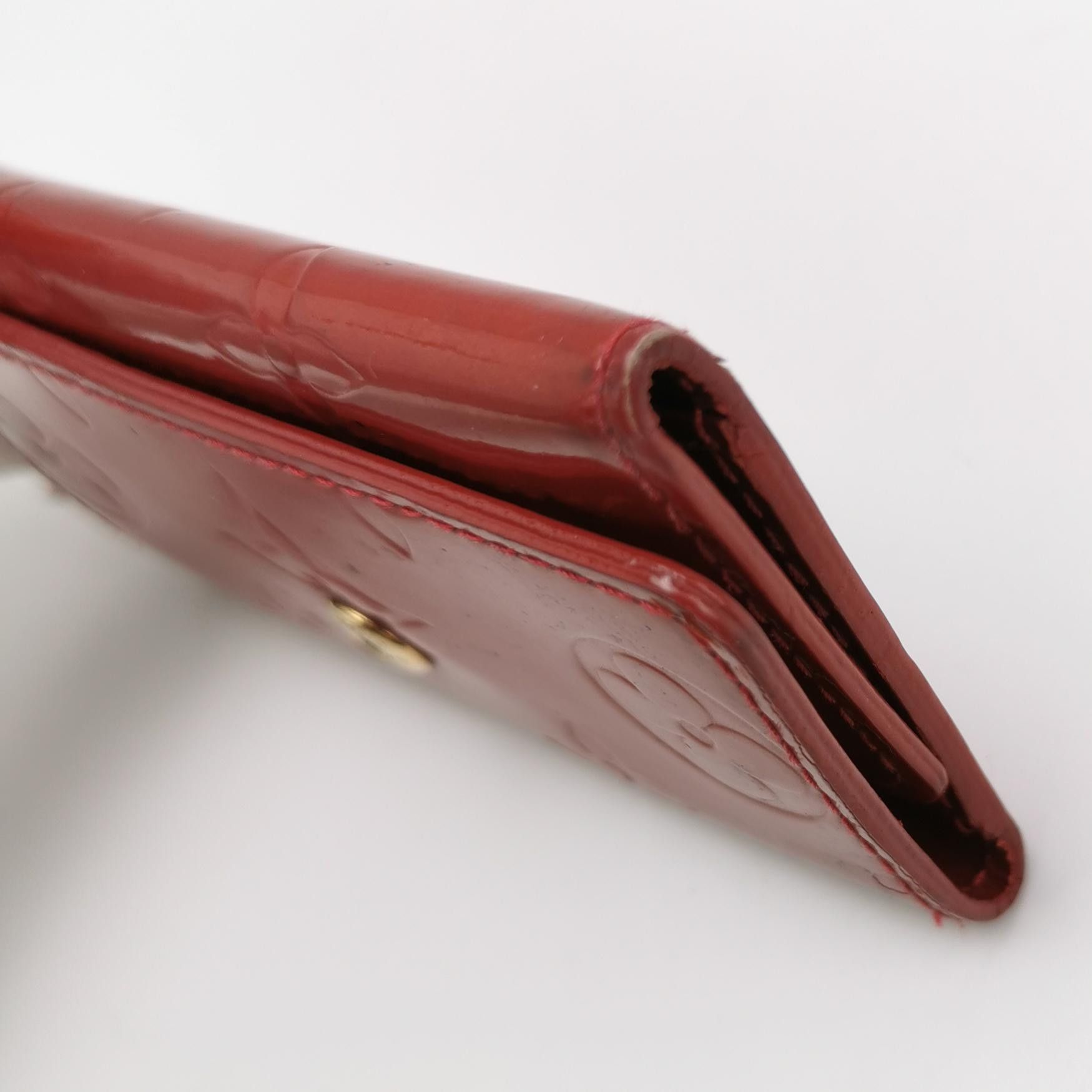 Louis Vuitton Louis Vuitton (LV) Patent leather solid color logo embossed Size ONE SIZE - 8 Thumbnail