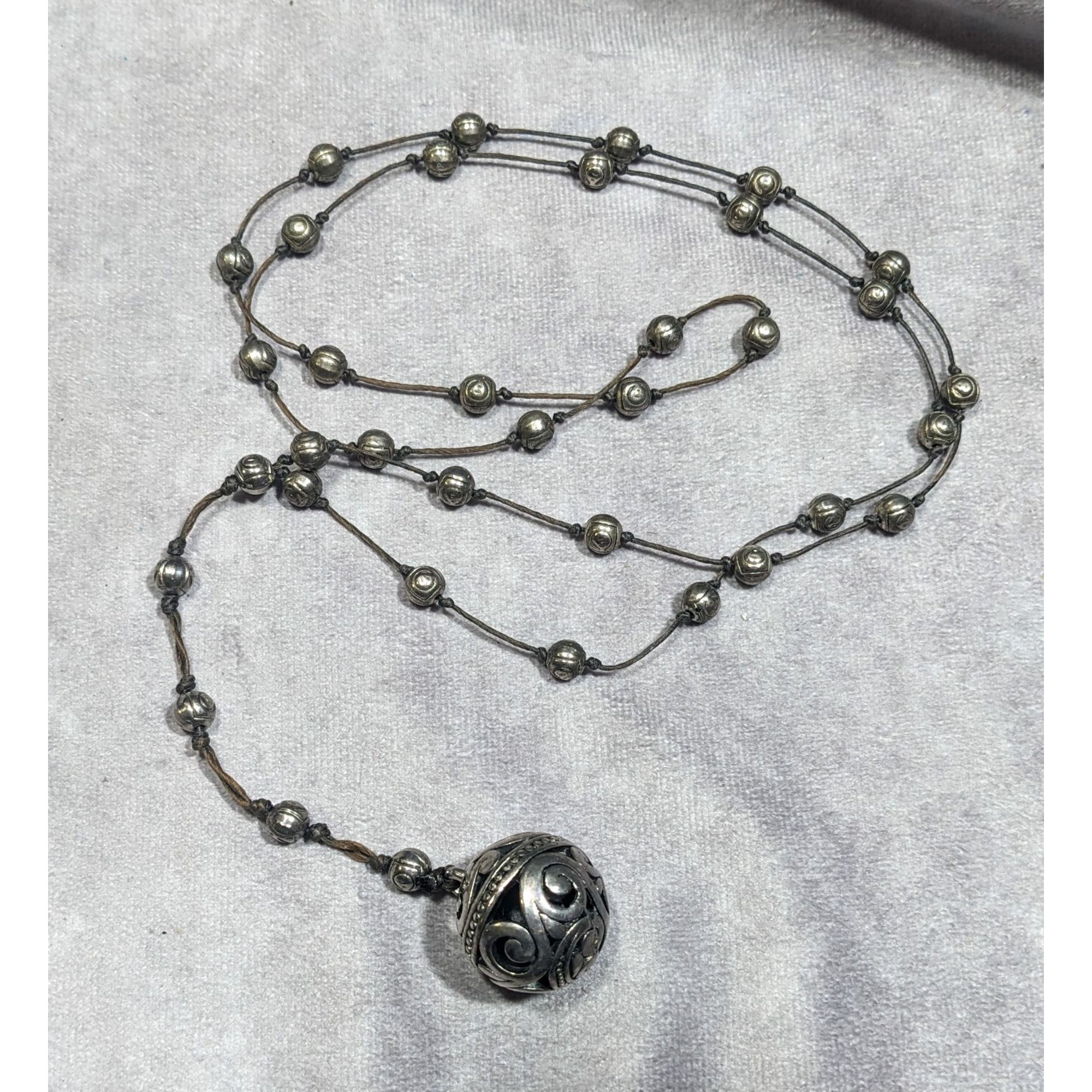 Other Vintage Silver Tone Beaded Station Necklace With Floral Engr Size ONE SIZE - 9 Thumbnail