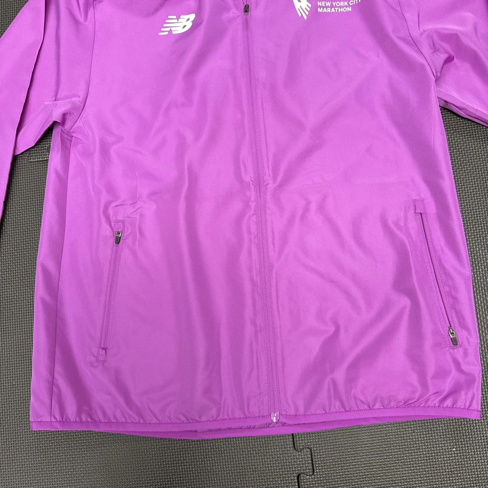 Only NY NYC New York 2025 New Balance MARATHON Volunteer Jacket Size US M / EU 48-50 / 2 - 3 Thumbnail