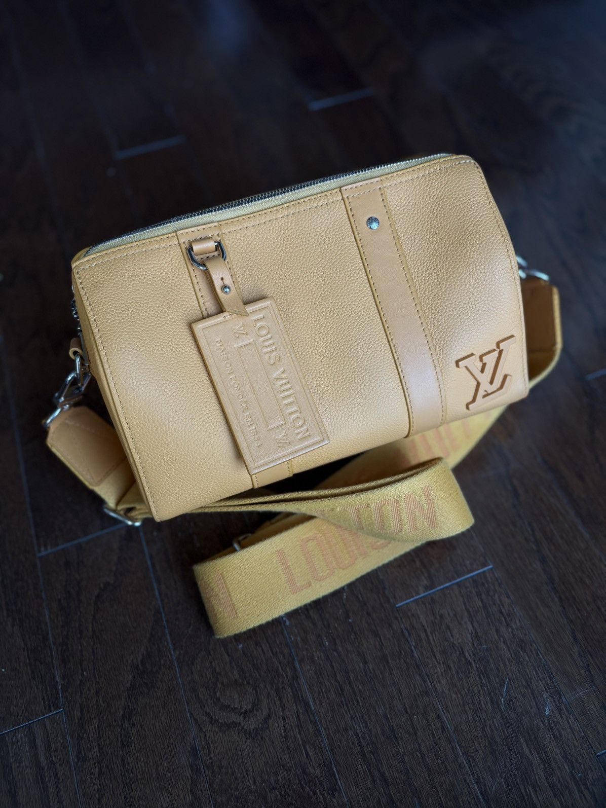 Louis Vuitton Louis Vuitton 25 Yellow City Keepall Aerogram Side Bag Size ONE SIZE - 1 Thumbnail