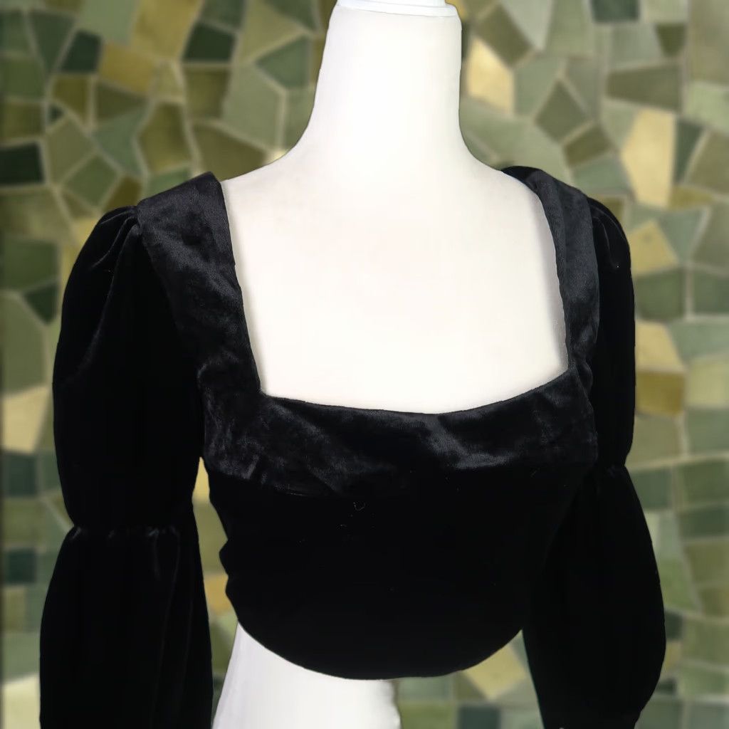 Urban Outfitters VINTAGE Urban Outfitters Black Velvet Square Neck Puff Sleeve Milkmaid Top S Women Short Sleeve Blouse Square Neck Size S / US 4 / IT 40 - 1 Thumbnail