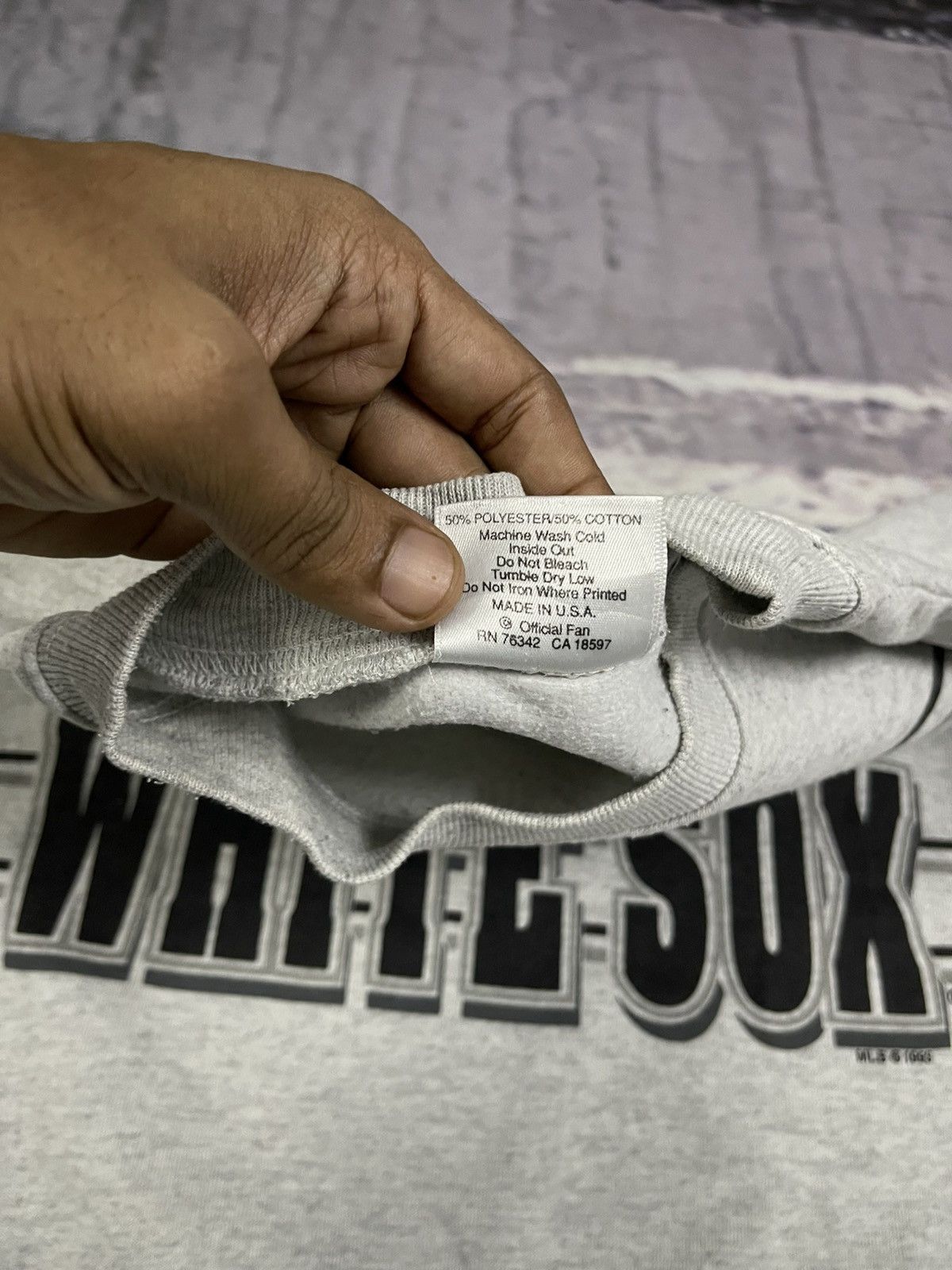MLB × Vintage 1993 CHICAGO WHITE SOX OFFICIAL FAN CREWNECK Size US L / EU 52-54 / 3 - 10 Thumbnail