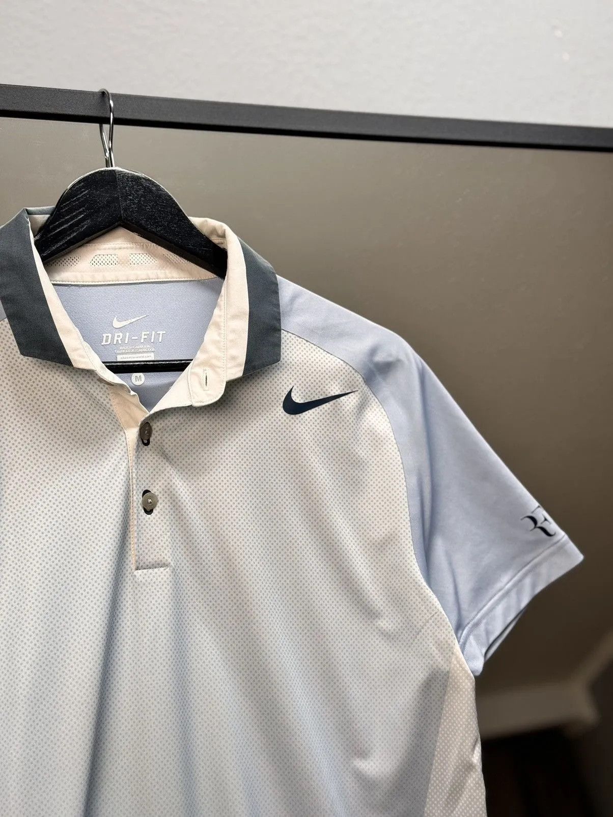 Nike TENNIS COURT 2013 ROGER FEDERER GSTAAD NIKE RF JERSEY Size US L / EU 52-54 / 3 - 4 Thumbnail