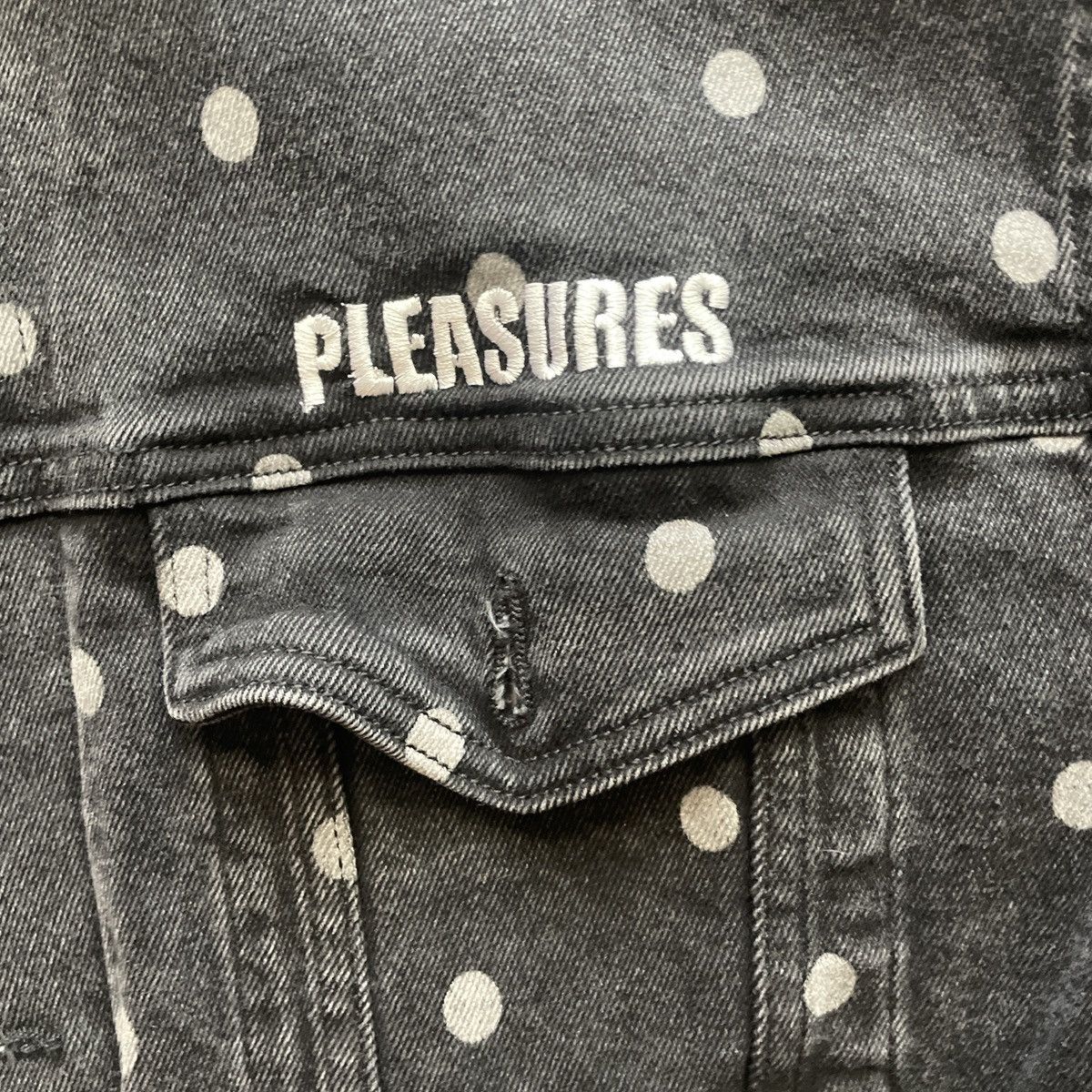 Guess × Pleasures GUESS Originals x PLEASURES Size US S / EU 44-46 / 1 - 3 Thumbnail