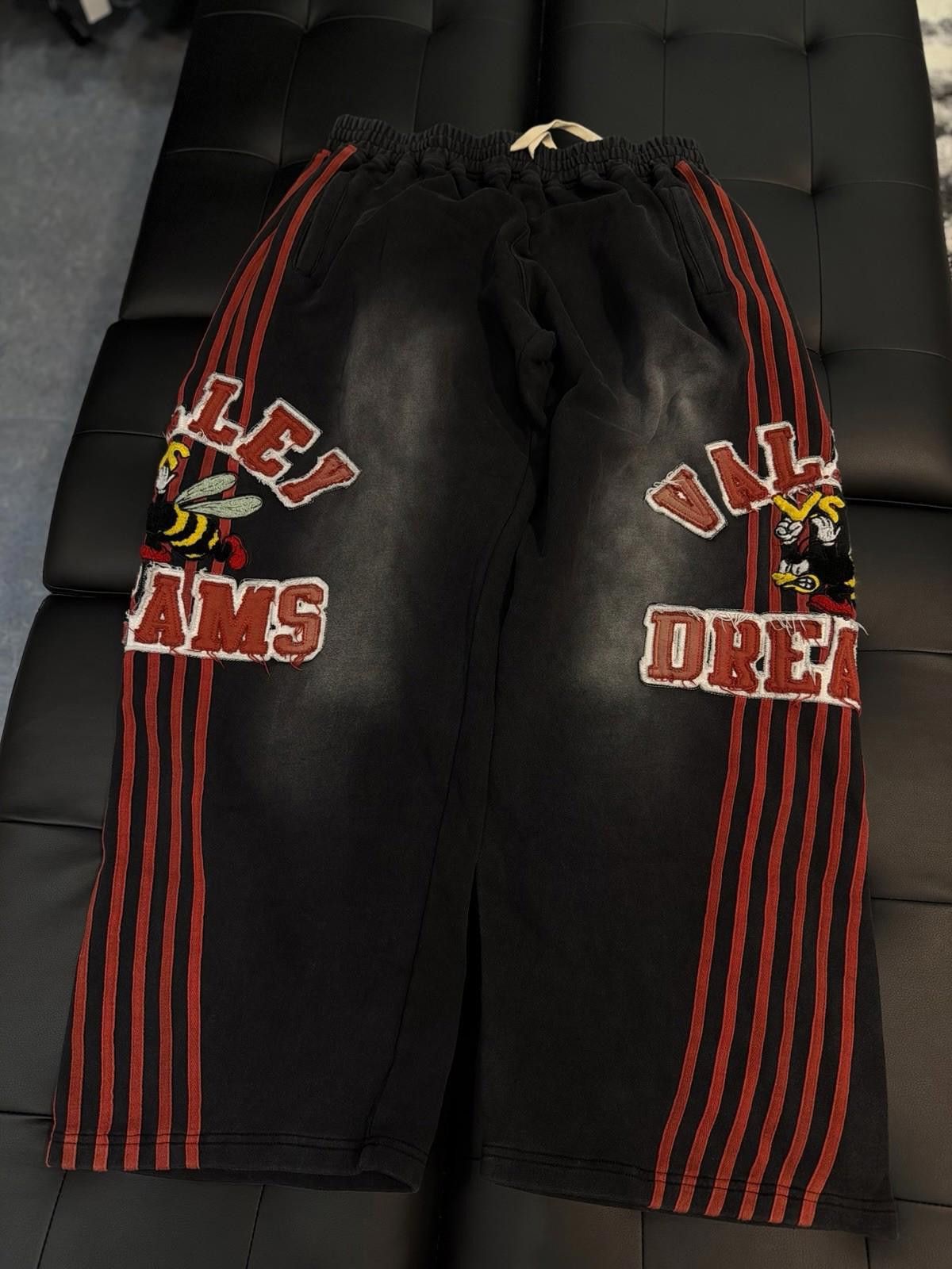 Vale Valley Black Red “Bee” Drawstring Sweatpants Size Large Size US 34 / EU 50 - 2 Thumbnail