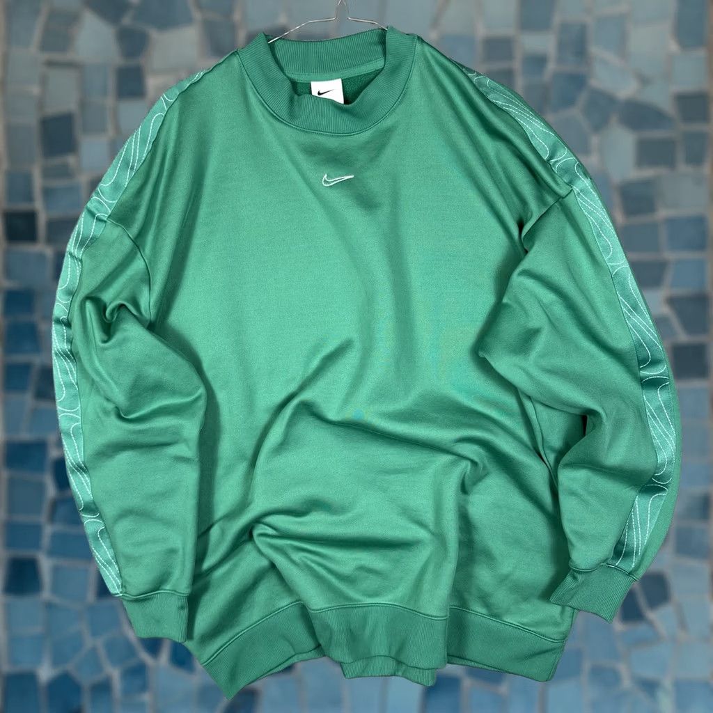 Nike Nike Sweatshirt Mens L Logo Tape Center Swoosh Pullover Therma-Fit Tech DQ5513 Size US L / EU 52-54 / 3 - 1 Thumbnail