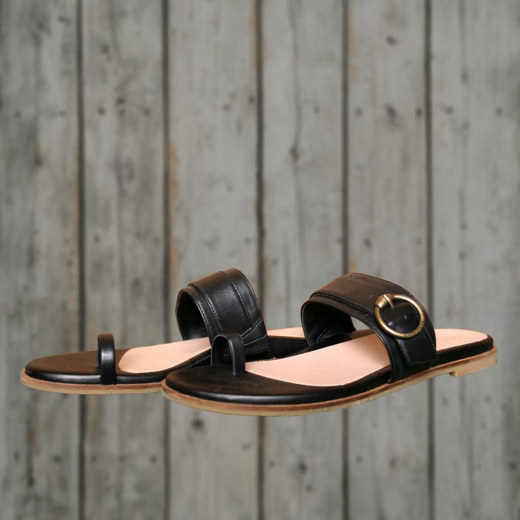 Cole Haan VINTAGE? COLE HAAN Abbie Black Leather Toe Loop Slide Flat Sandals Sz. 9.5 B Womens Slide Leather Black 9.5 Cole Haan Abbie Size US 10 / IT 40 - 1 Thumbnail