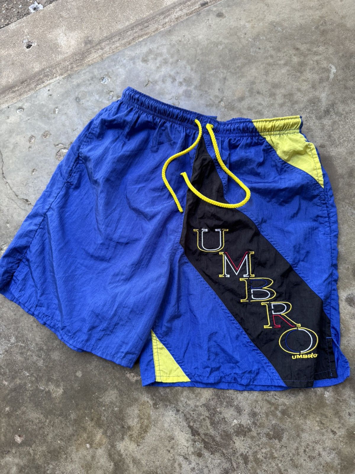 Umbro Vintage 90s Umbro Soccer Shorts Size US 32 / EU 48 - 1 Thumbnail