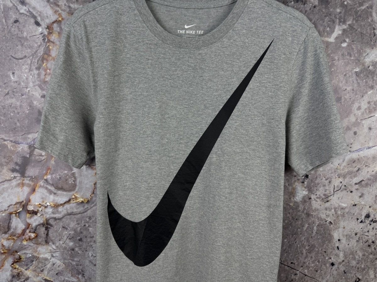 Nike Nike Men’s Grey T-Shirt Large Black Swoosh Logo Size Medium Size US M / EU 48-50 / 2 - 3 Thumbnail