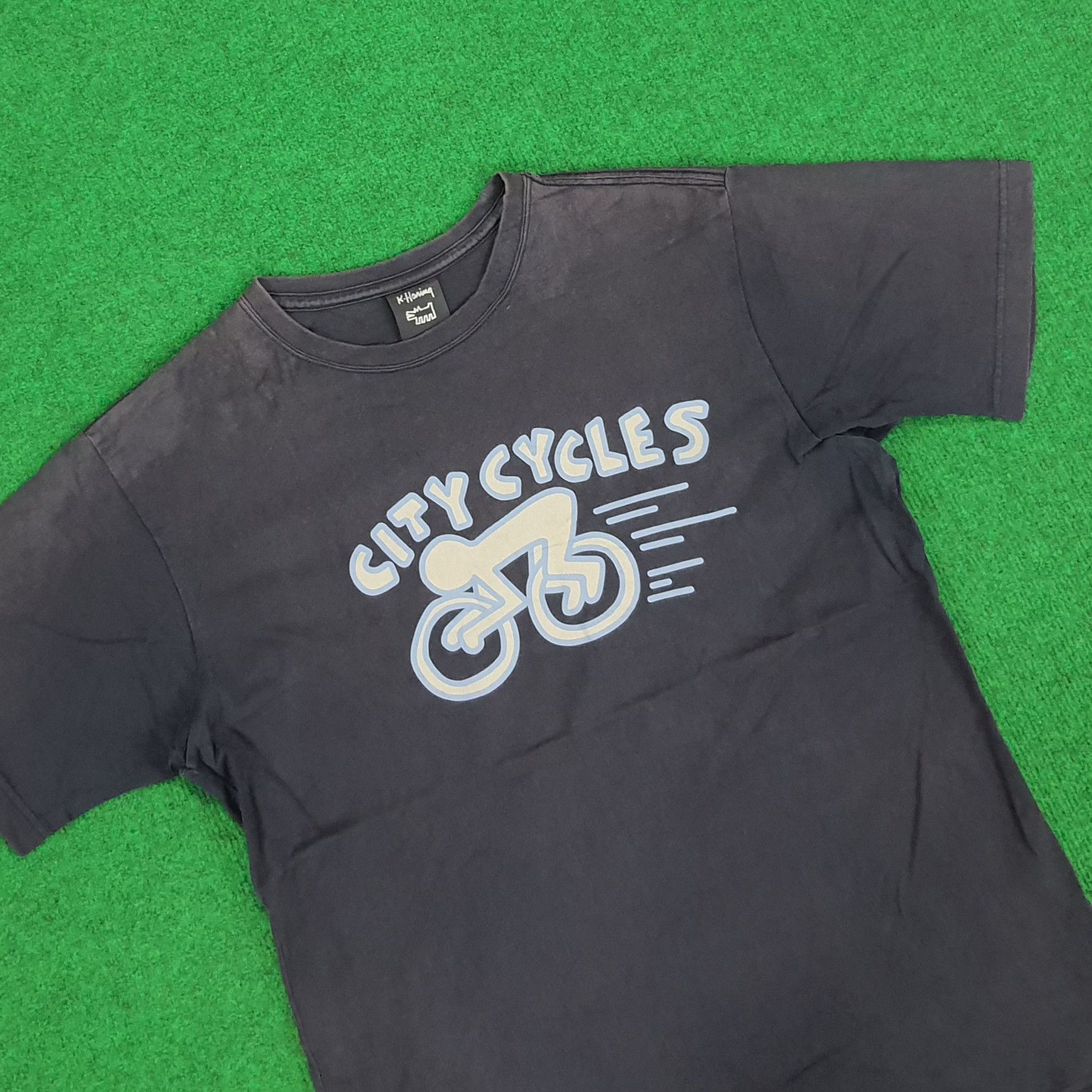 Vintage Vintage Keith Haring Art Skate T-shirt Size US M / EU 48-50 / 2 - 2 Thumbnail