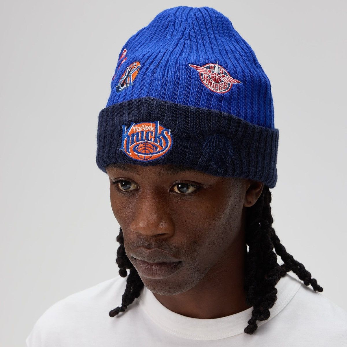 Kith × New Era Kith & New Era New York Knicks All Over Patches Knit Beanie Size ONE SIZE - 2 Thumbnail