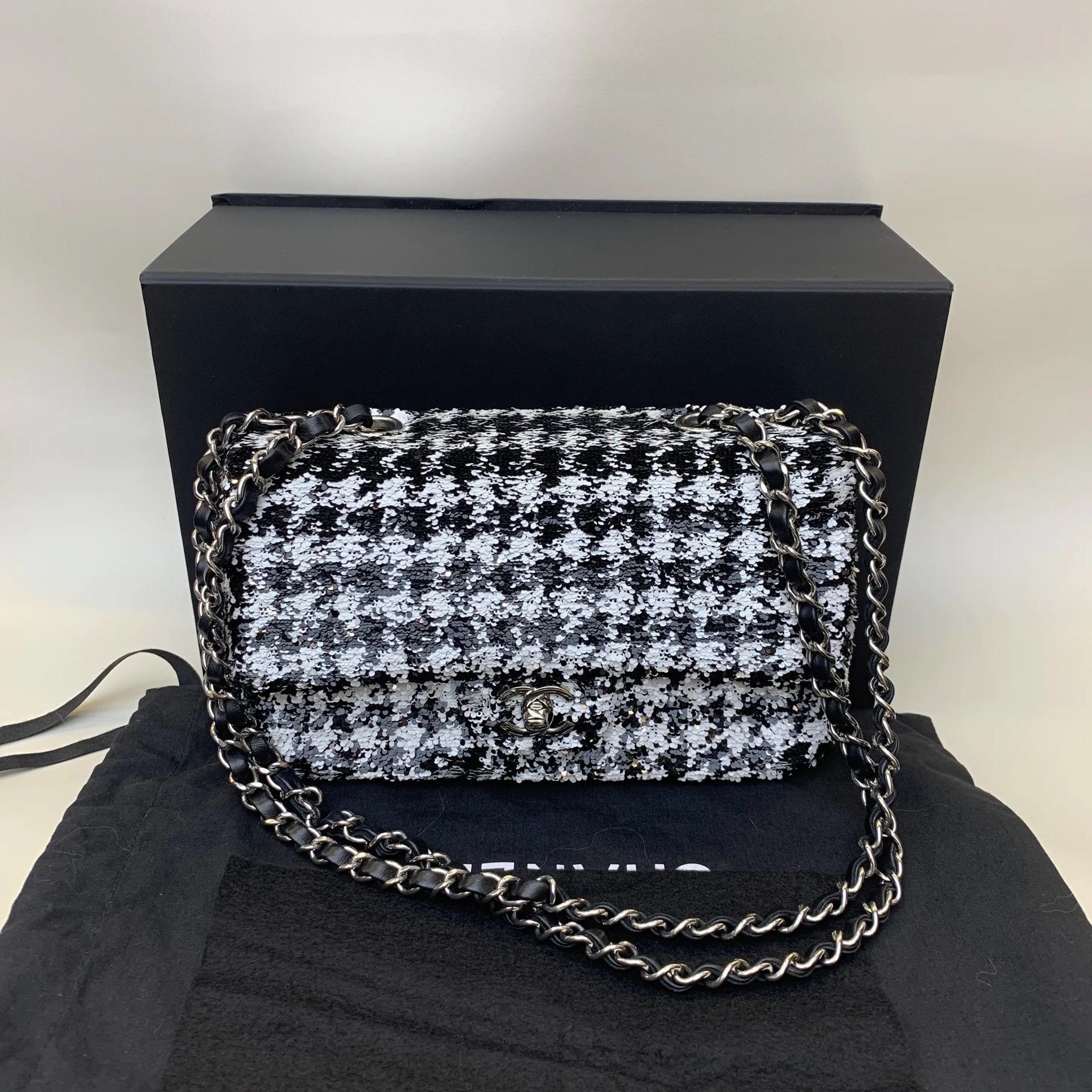 Chanel Pre-loved Bag Very good condition Size ONE SIZE - 1 Thumbnail