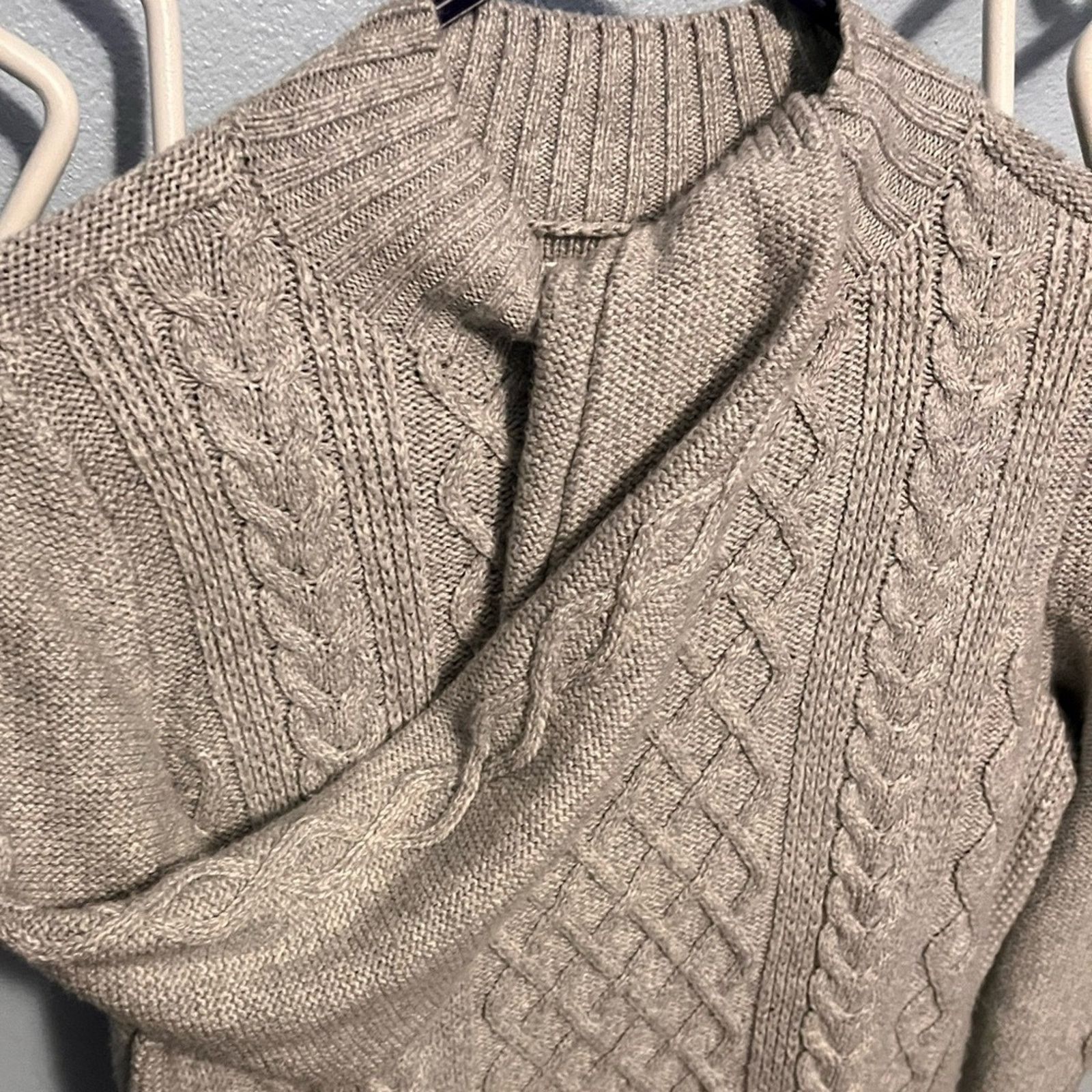 Croft & Barrow Croft & Barrow ladies cable knit sweater size petite small Size S / US 4 / IT 40 - 5 Thumbnail