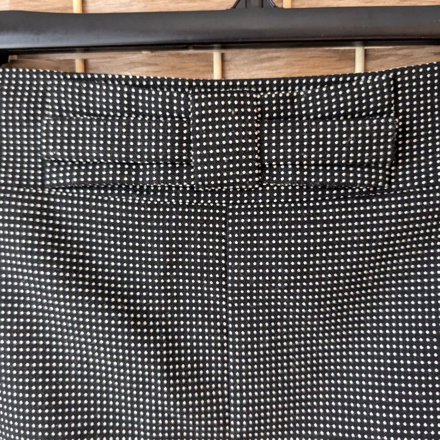 Banana Republic Banana Republic Skirt Black White Micro Dot Bow Pencil Woman Size 4 Knee Length Workwear Slit Lined Stretch Pattern: Polka Dot Bow Accent Size 27" / US 4 / IT 40 - 4 Thumbnail