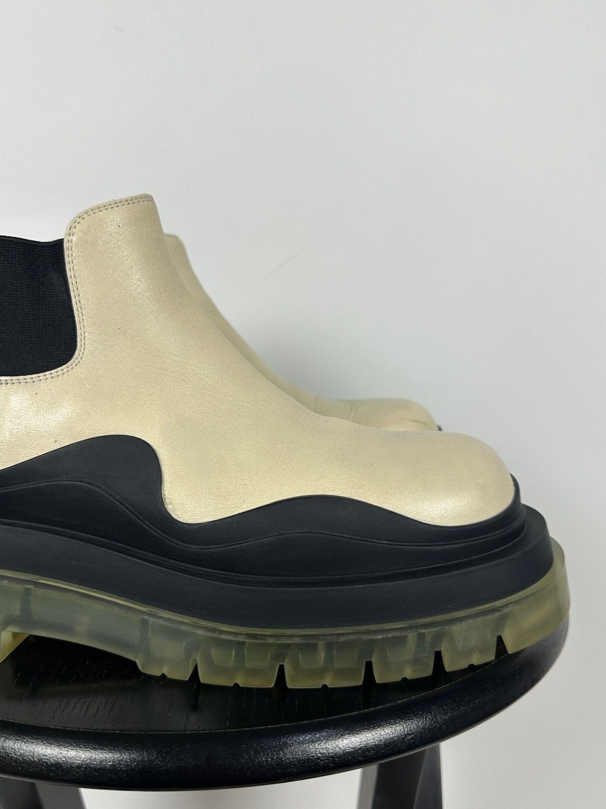 Bottega Veneta Bottega Veneta Cream Leather Ankle Chelsea Boots Size US 9.5 / IT 39.5 - 16 Thumbnail