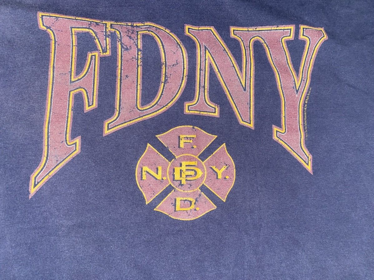 Vintage Vintage FDNY faded tee Size US L / EU 52-54 / 3 - 2 Thumbnail