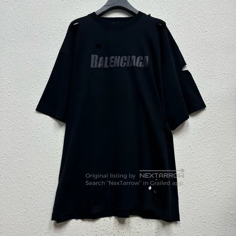 Balenciaga Balenciaga Large Hole Aged Logo Short Sleeve Size US M / EU 48-50 / 2 - 1 Thumbnail