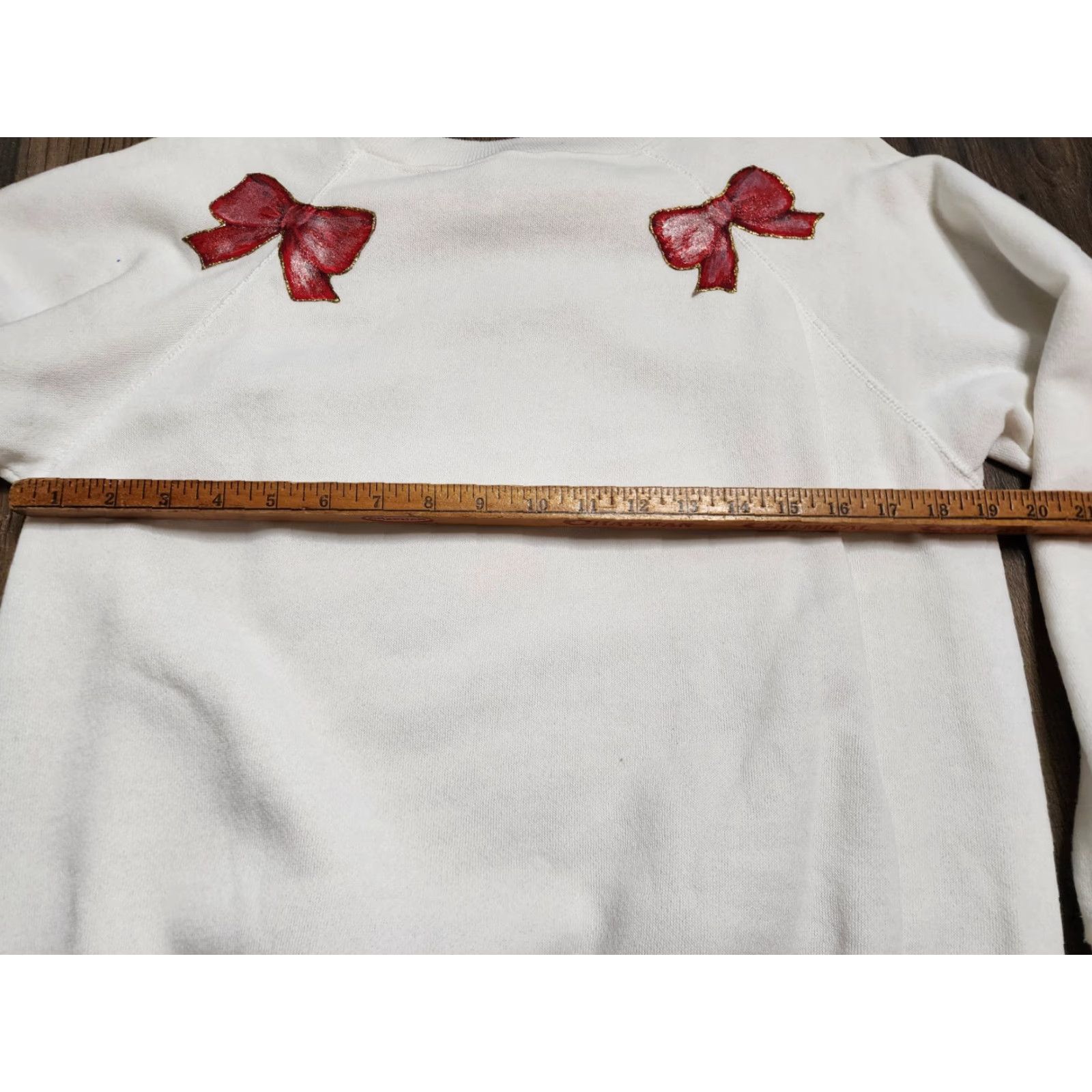Hanes Vintage Hanes Women’s Christmas Bow Wreath Sweatshirt L White Holiday Ugly Sweater Pullover Fall Winter Size L / US 10 / IT 46 - 2 Thumbnail