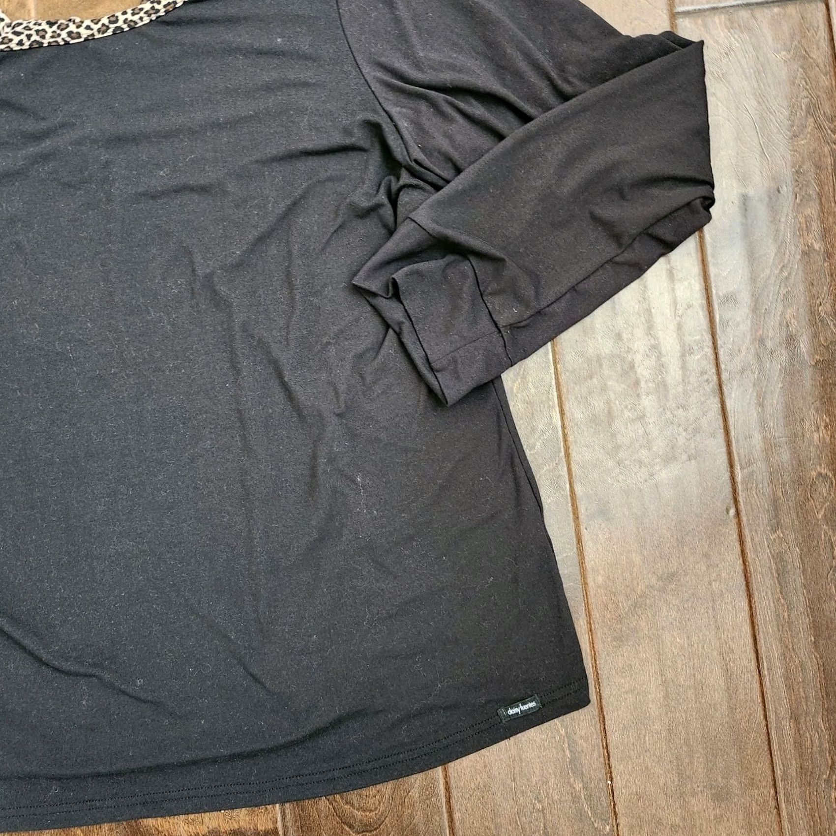 Vintage Daisy Fuentes Bow Back Top Shirt 2X Womens Black Leopard Trim Long Sleeve Bow Back Knit Polyester Blend Casual Party/Cocktail Formal Size XXL / US 16-18 / IT 52-54 - 6 Thumbnail