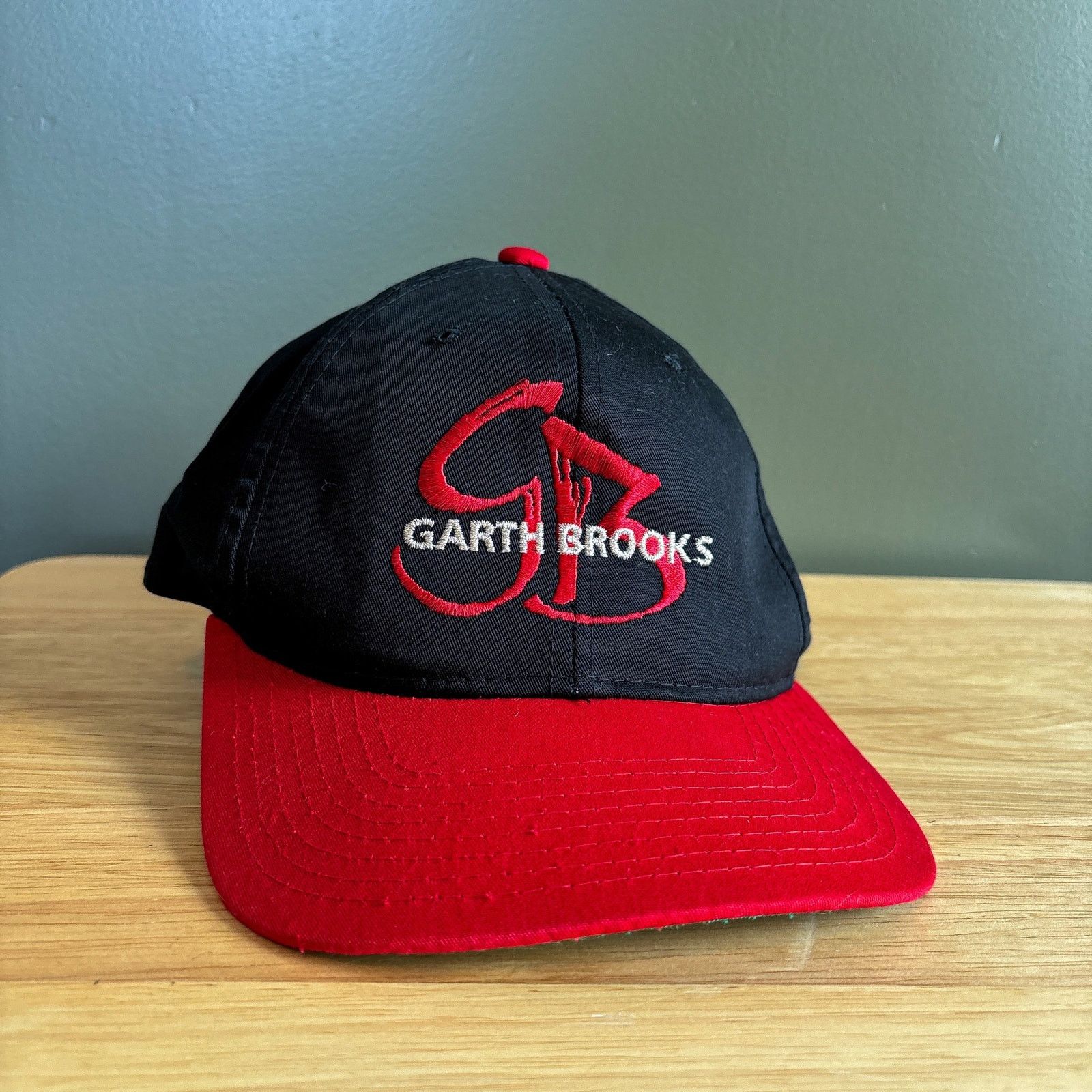 Vintage VTG Garth Brooks Country Music Tour Red Black SnapBack Hat Size ONE SIZE - 1 Thumbnail