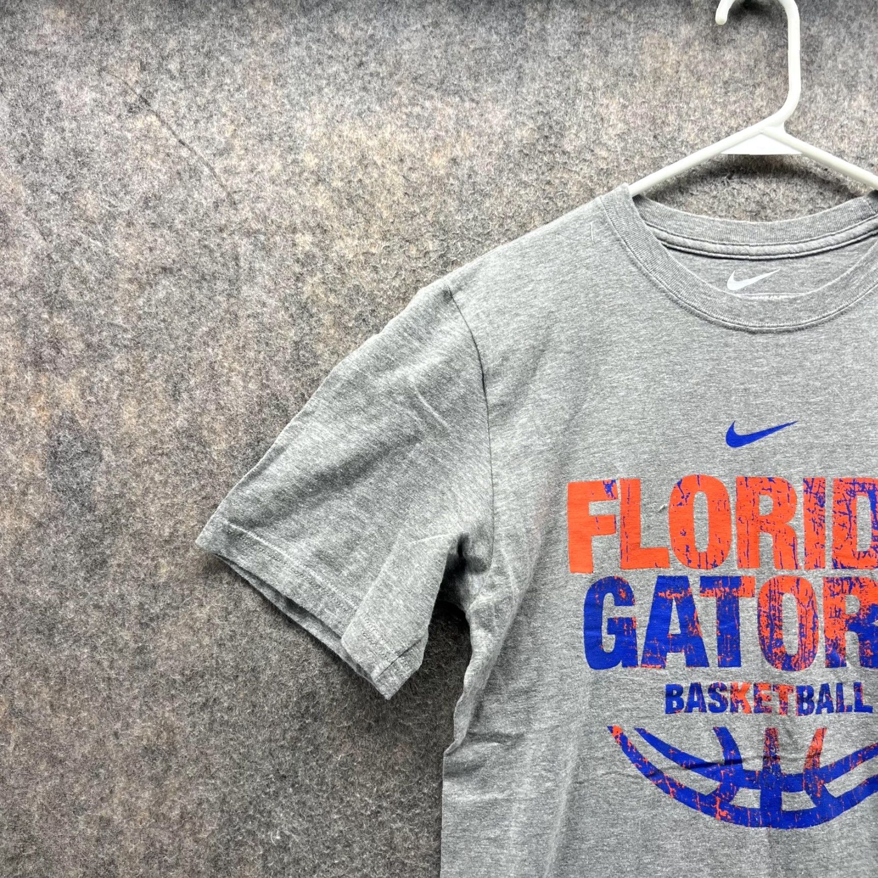 Nike Nike Shirt Men Small Adult Gray Athletic Nike Dri-Fit T-Shirt, Cotton, Short Sleeve, Crew Neck, Logo, Florida Gators, Regular Fit, -87? Size US S / EU 44-46 / 1 - 3 Thumbnail