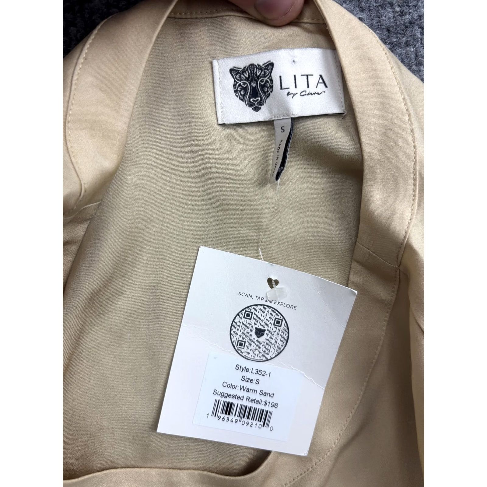 Vintage LITA by Ciara Shirt Womens Small Beige Silk Satin Crew Neck Basic Top Size S / US 4 / IT 40 - 2 Thumbnail