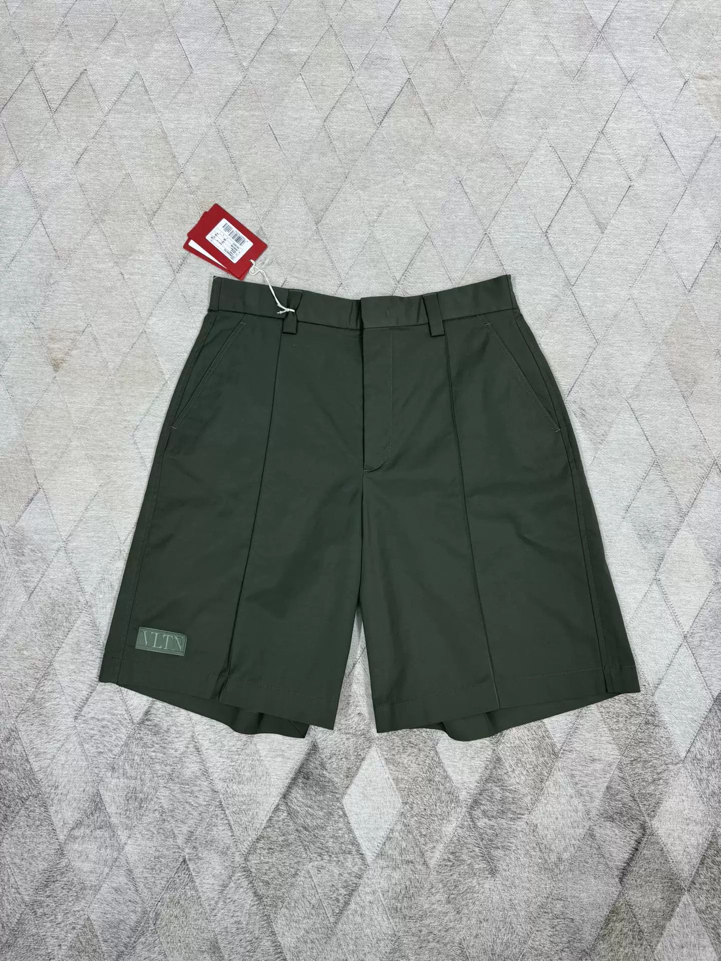 Valentino Valentino Army Green Cargo Shorts Size US 36 / EU 52 - 1 Thumbnail