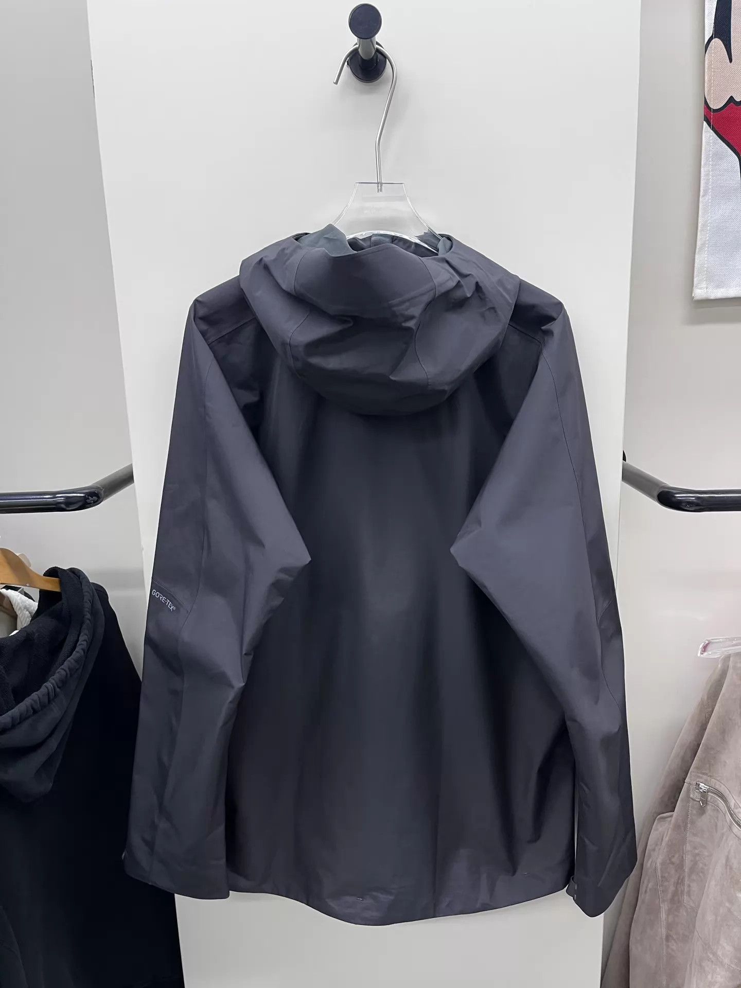 Haglofs haglofs GORE-TEX Windproof Waterproof Shell Jacket L 99New Size US L / EU 52-54 / 3 - 4 Thumbnail