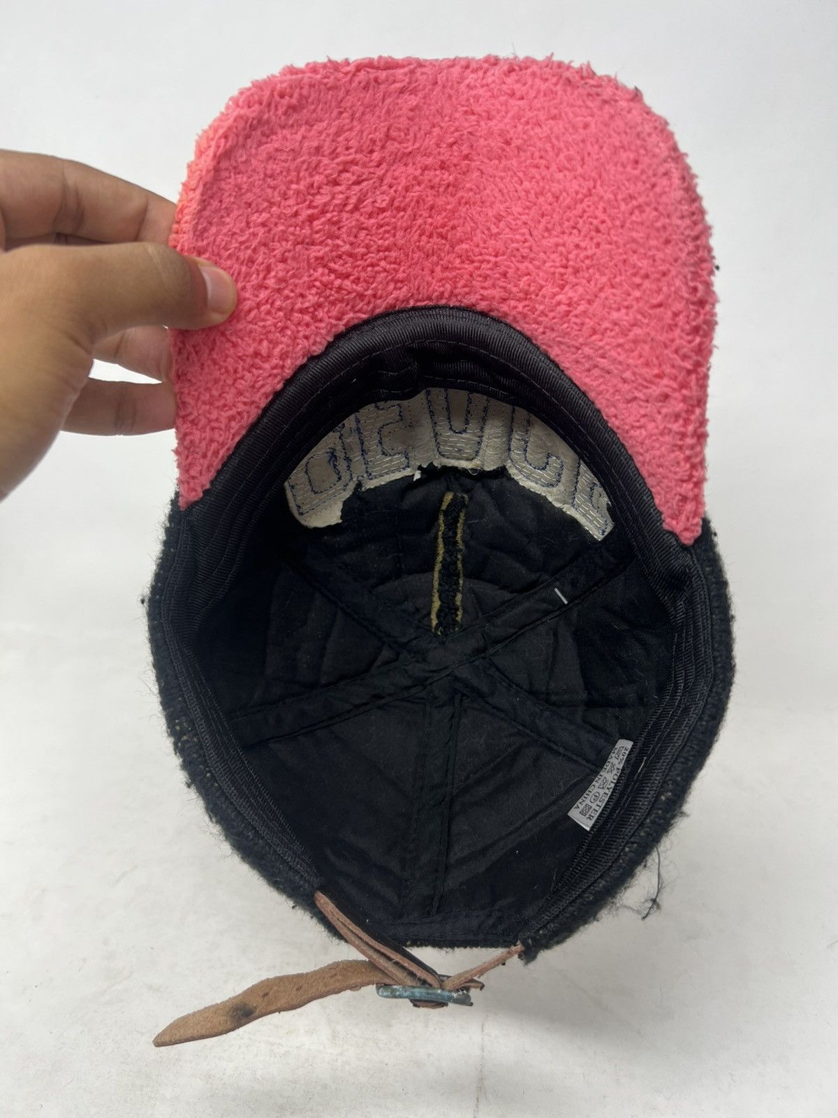 Japanese Brand Peace Black Knitted Pink Pom-Pom Hat Cap Size ONE SIZE - 7 Thumbnail