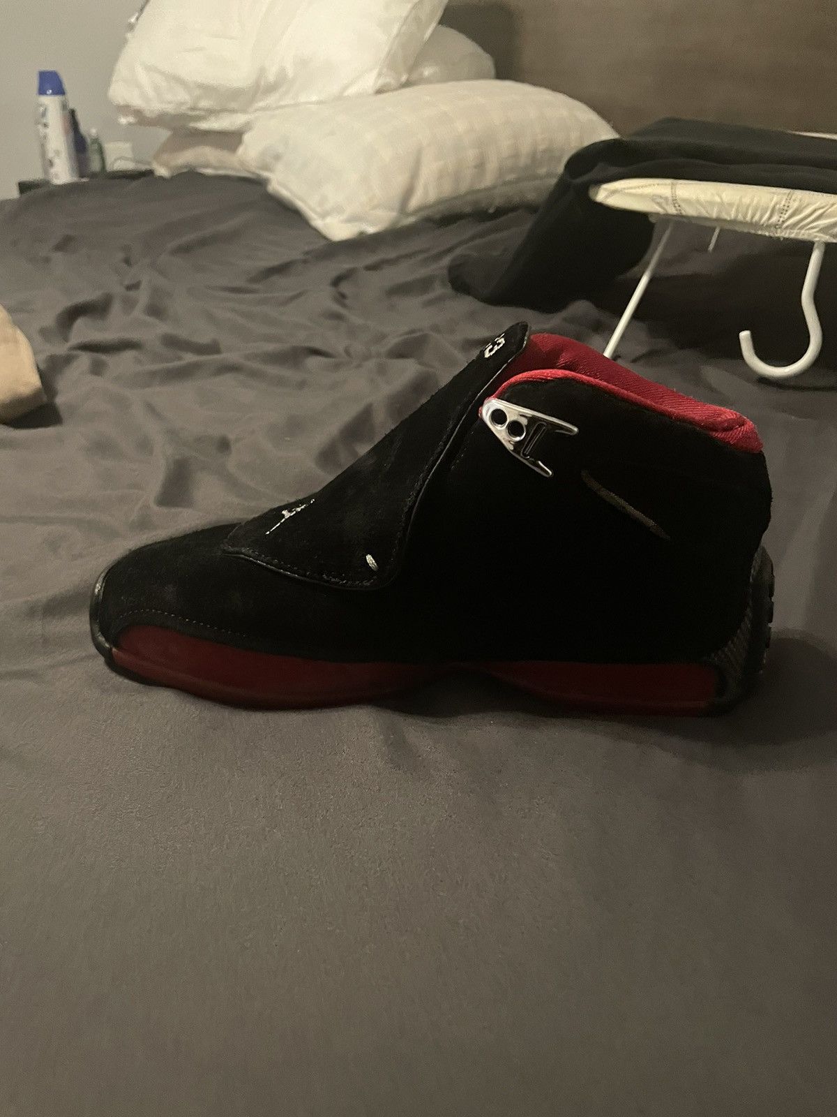 Jordan Brand Bred 18s Size US 5 / EU 37 - 2 Thumbnail