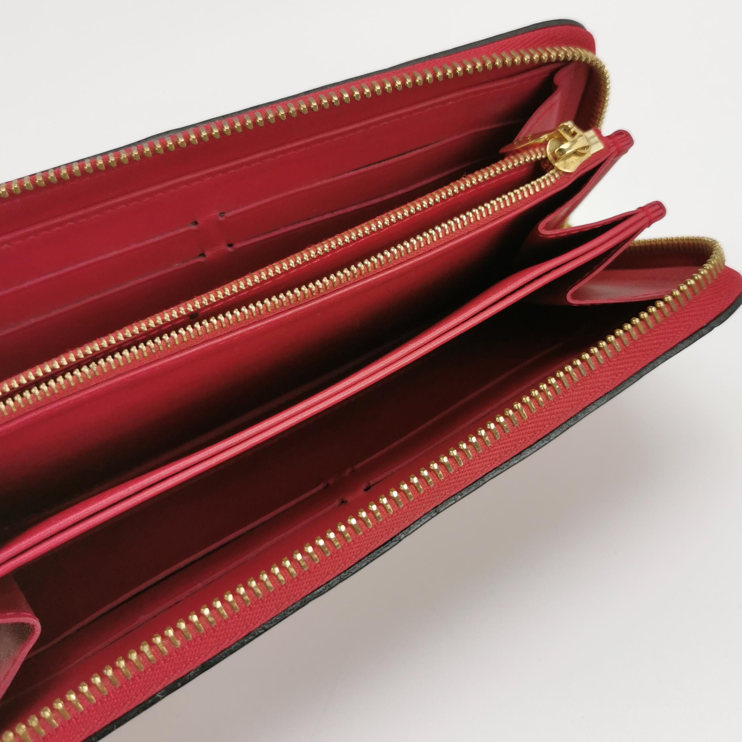 Louis Vuitton Louis Vuitton (LV) Zippy patent leather embossed monogram z Size ONE SIZE - 5 Thumbnail