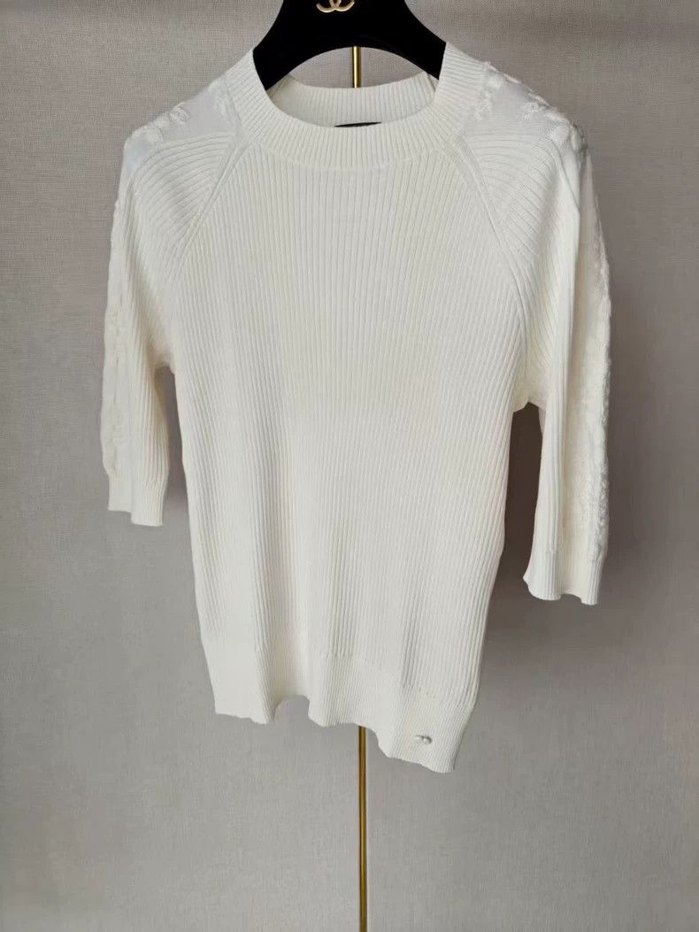 Chanel Chanel White Short Sleeve Sweater - dmc Size US S / EU 44-46 / 1 - 1 Thumbnail